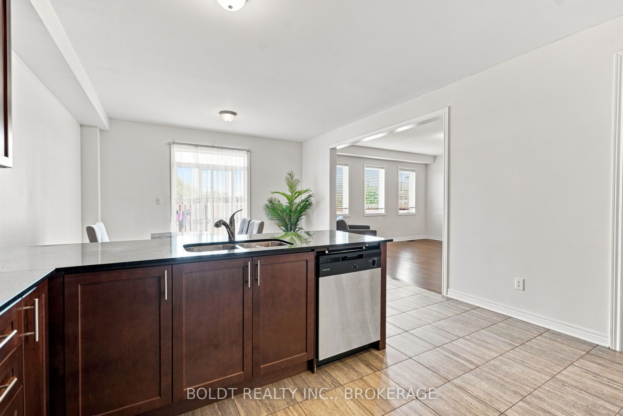 85 Homestead Way Property Photo 11