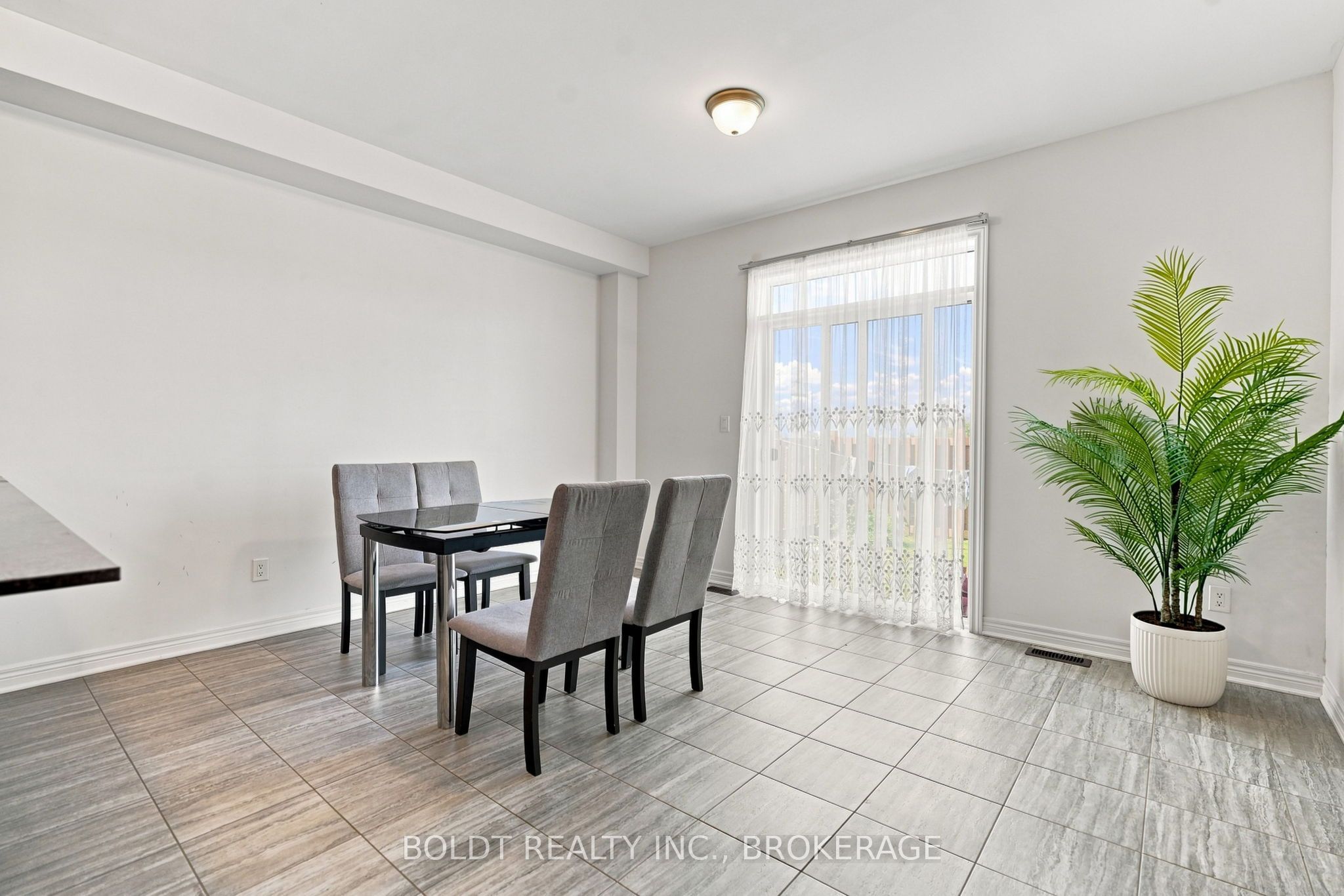 85 Homestead Way Property Photo 15