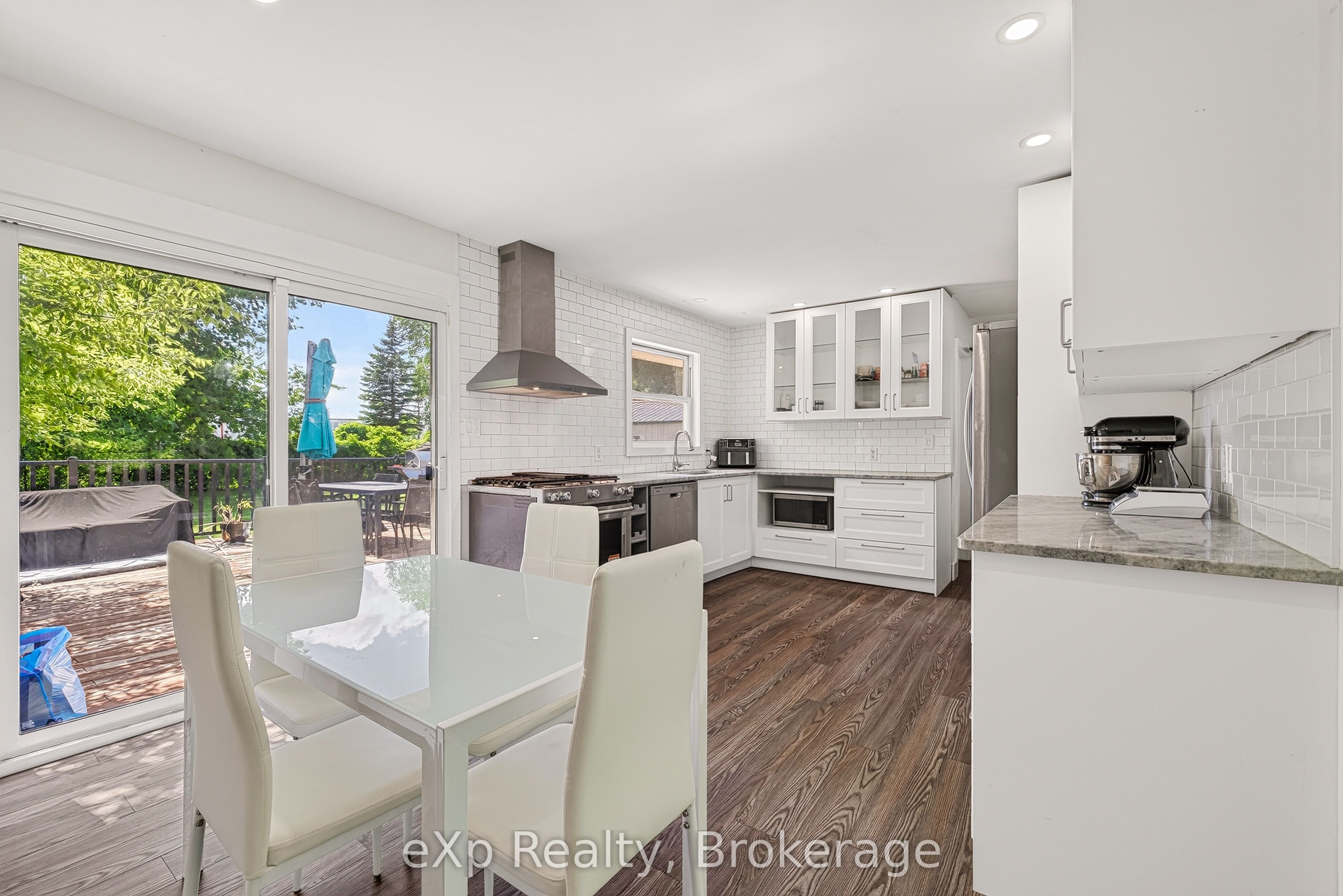 18 Willowdale Street Property Photo 6