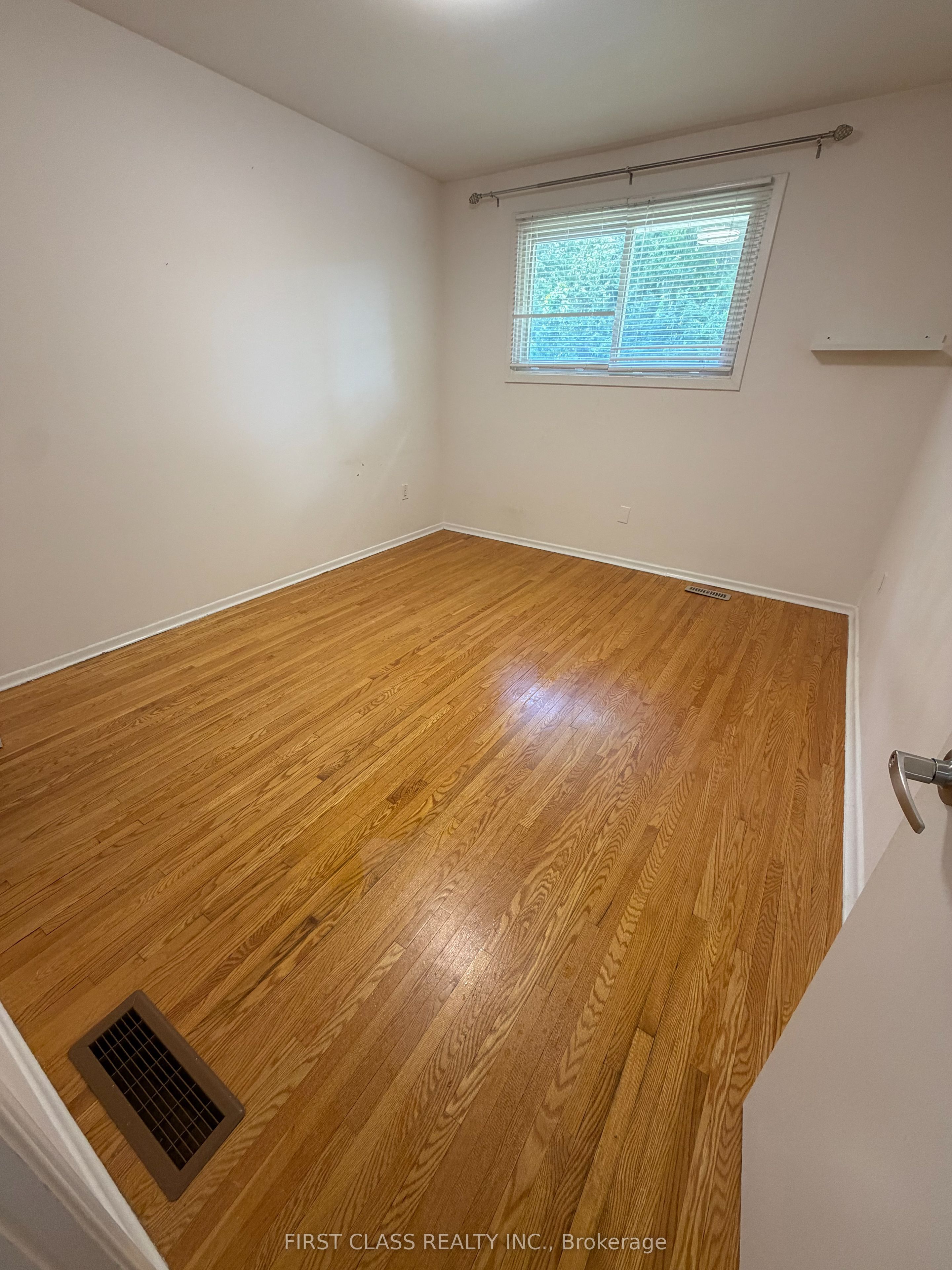 657 Sevilla Park Place Property Photo 3