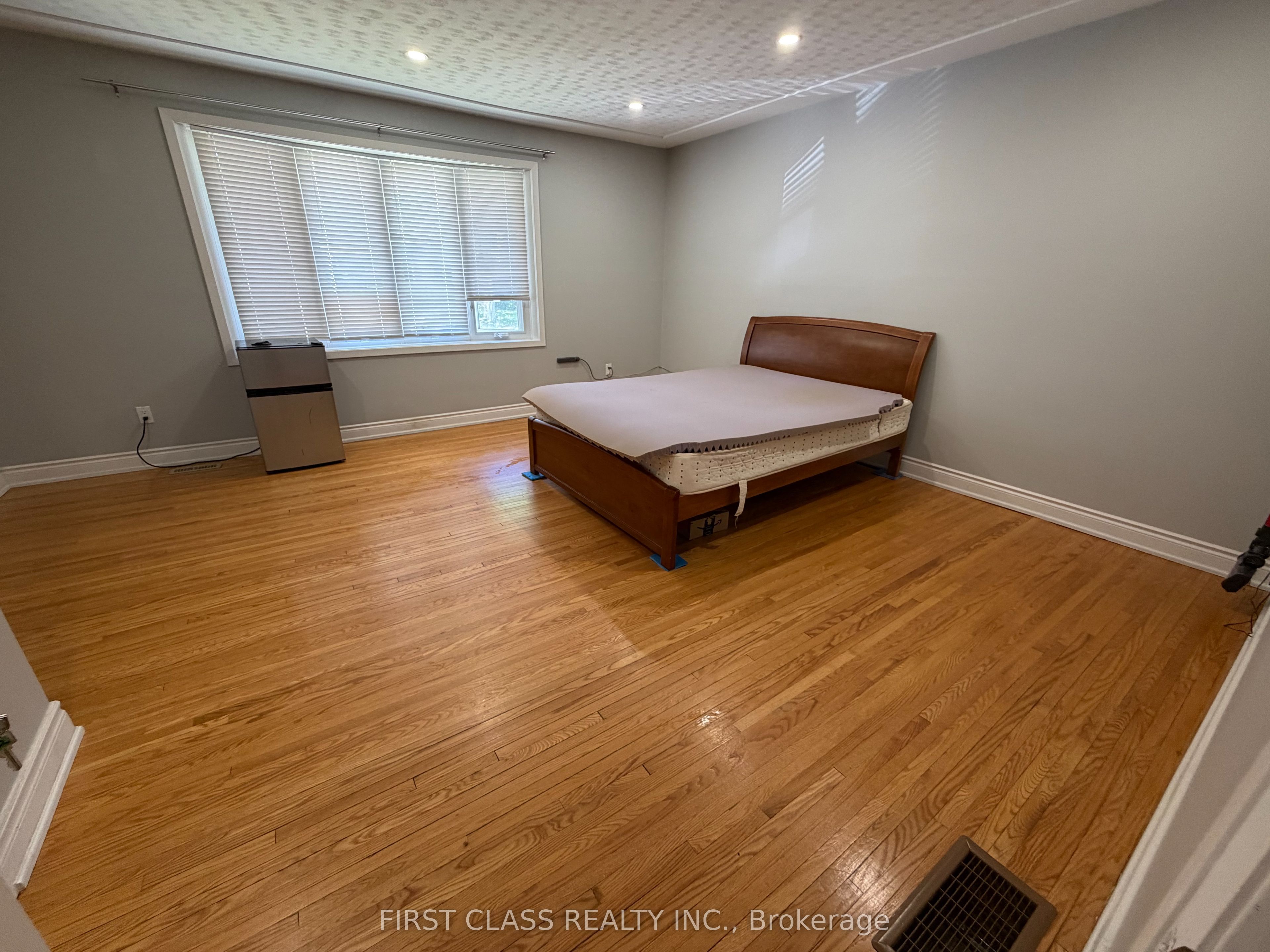 657 Sevilla Park Place Property Photo 4