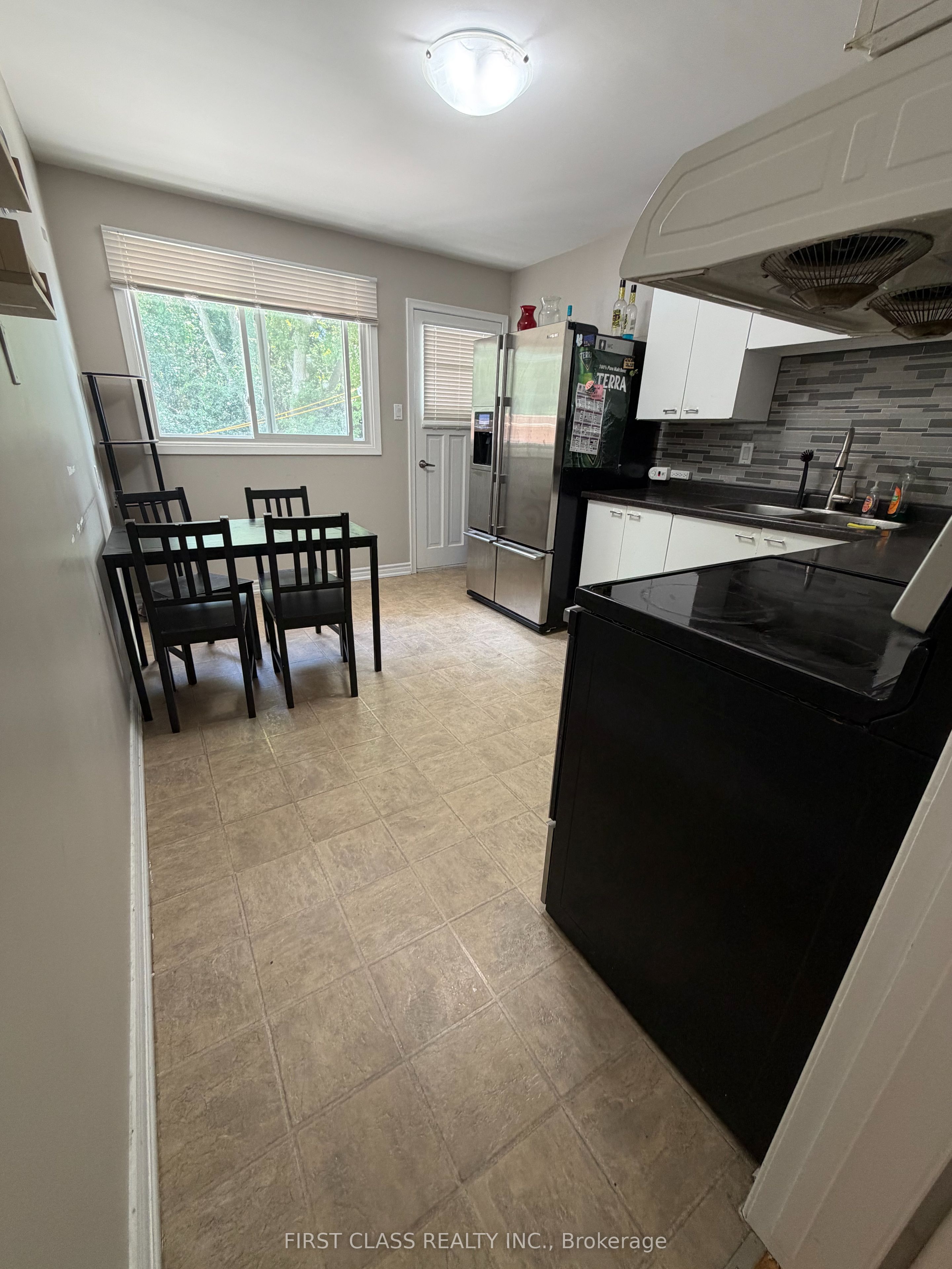 657 Sevilla Park Place Property Photo 6