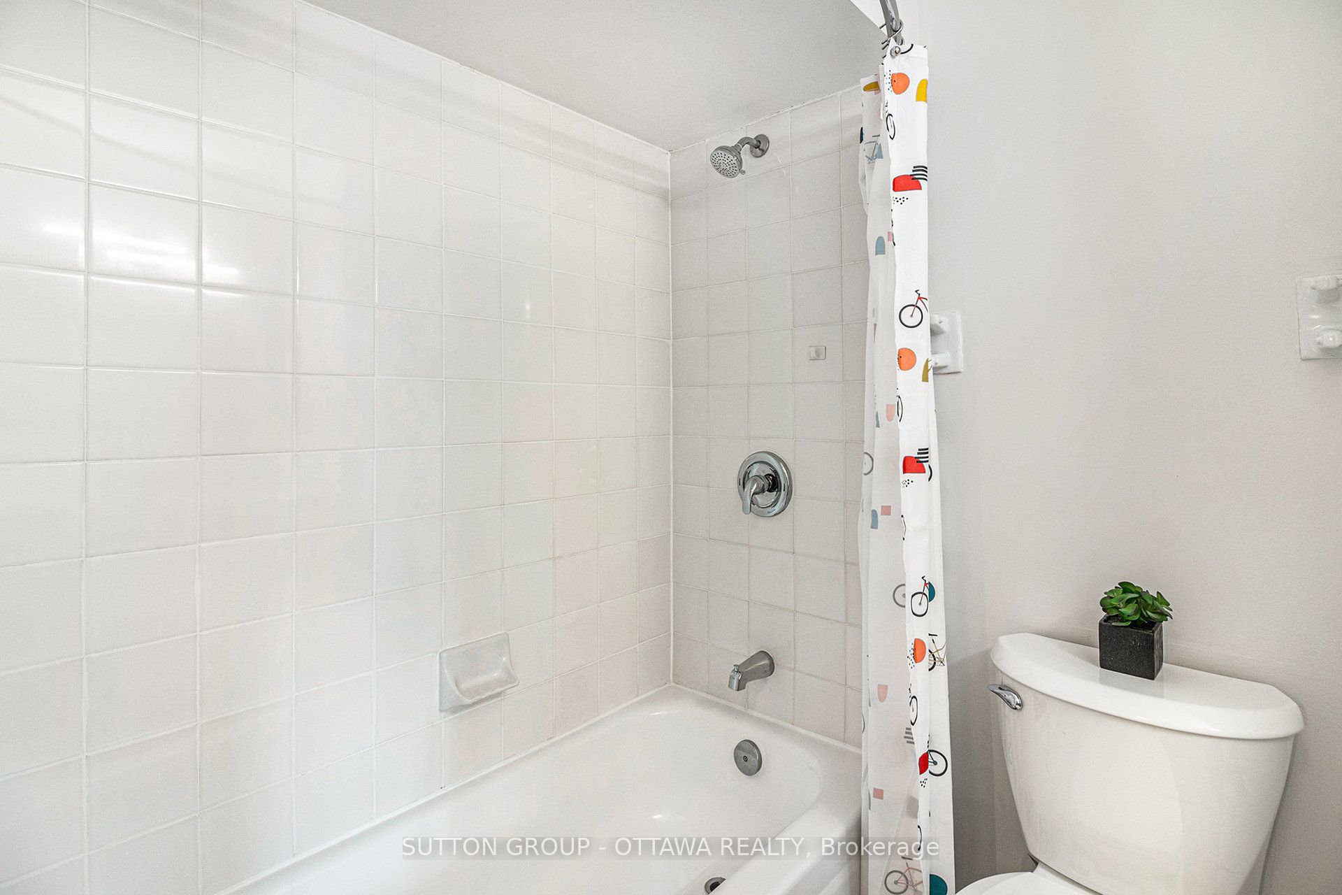 270 Brittany Drive 314 Property Photo 17