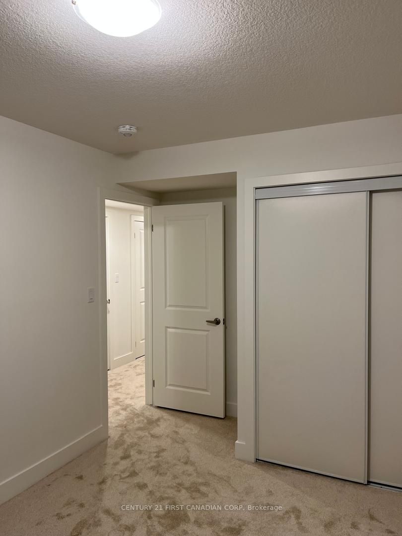 234 Edgevalley Road 93 Property Photo 8