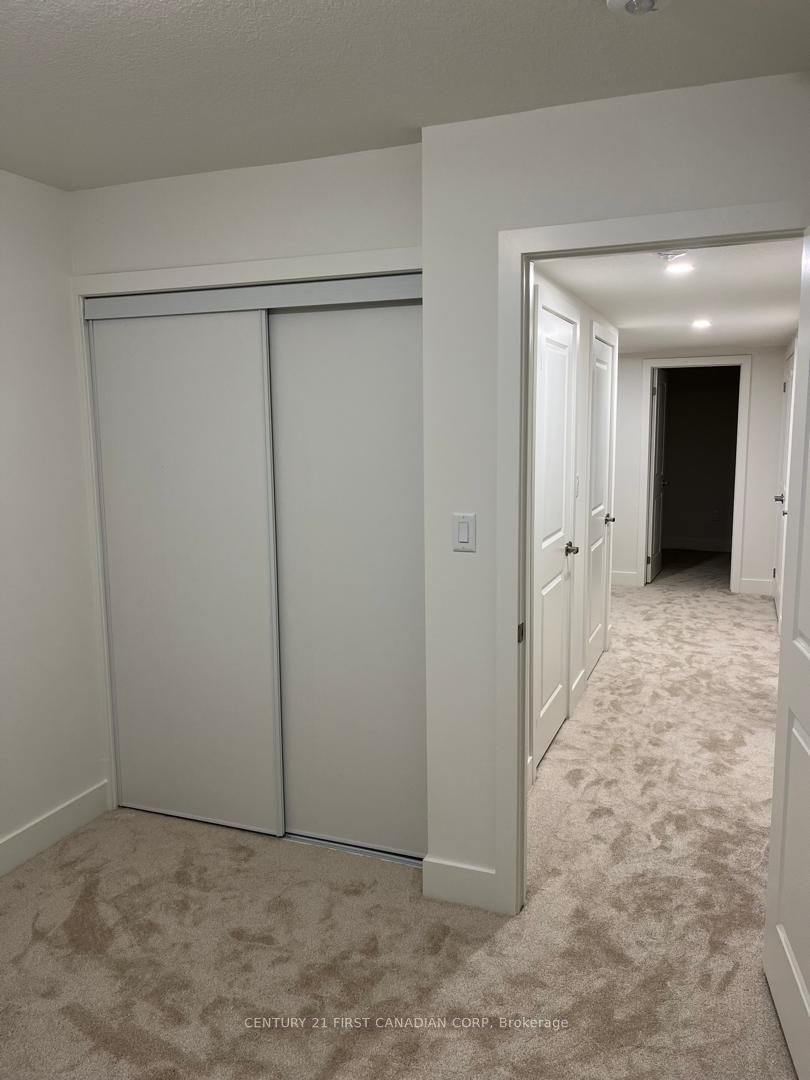 234 Edgevalley Road 93 Property Photo 10