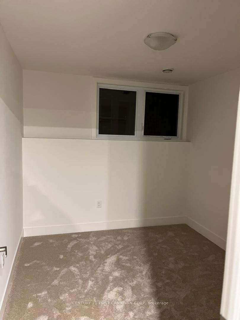 234 Edgevalley Road 93 Property Photo 11