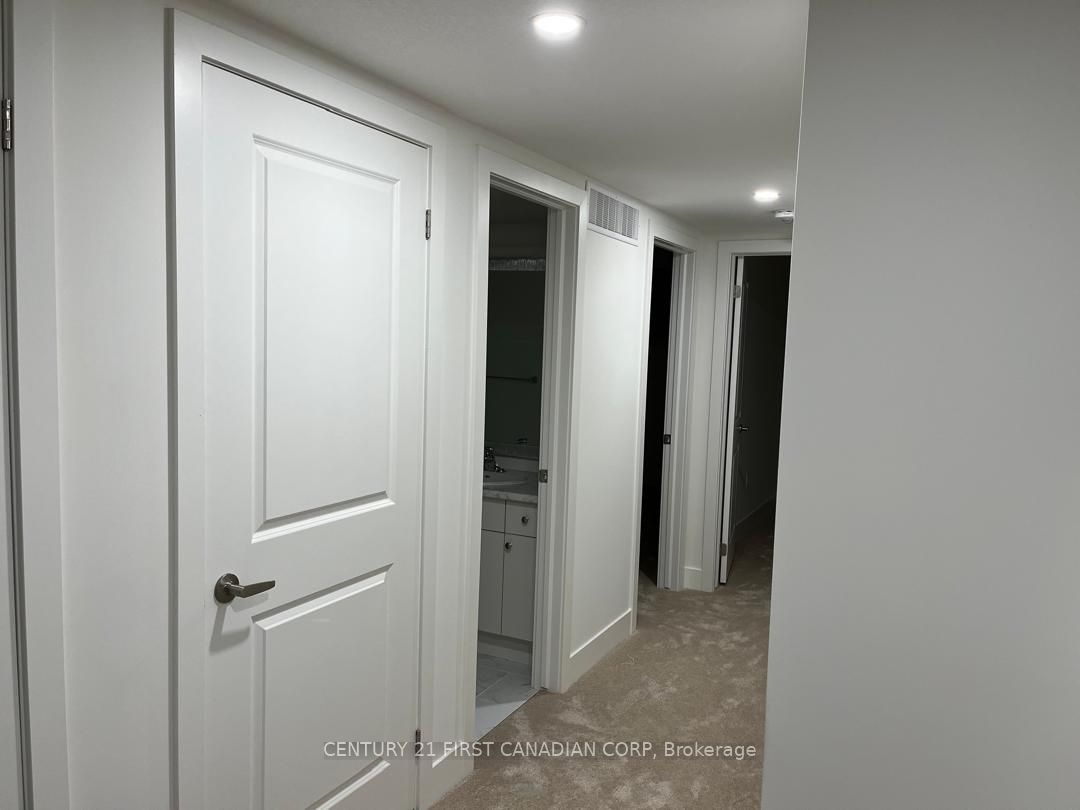 234 Edgevalley Road 93 Property Photo 14
