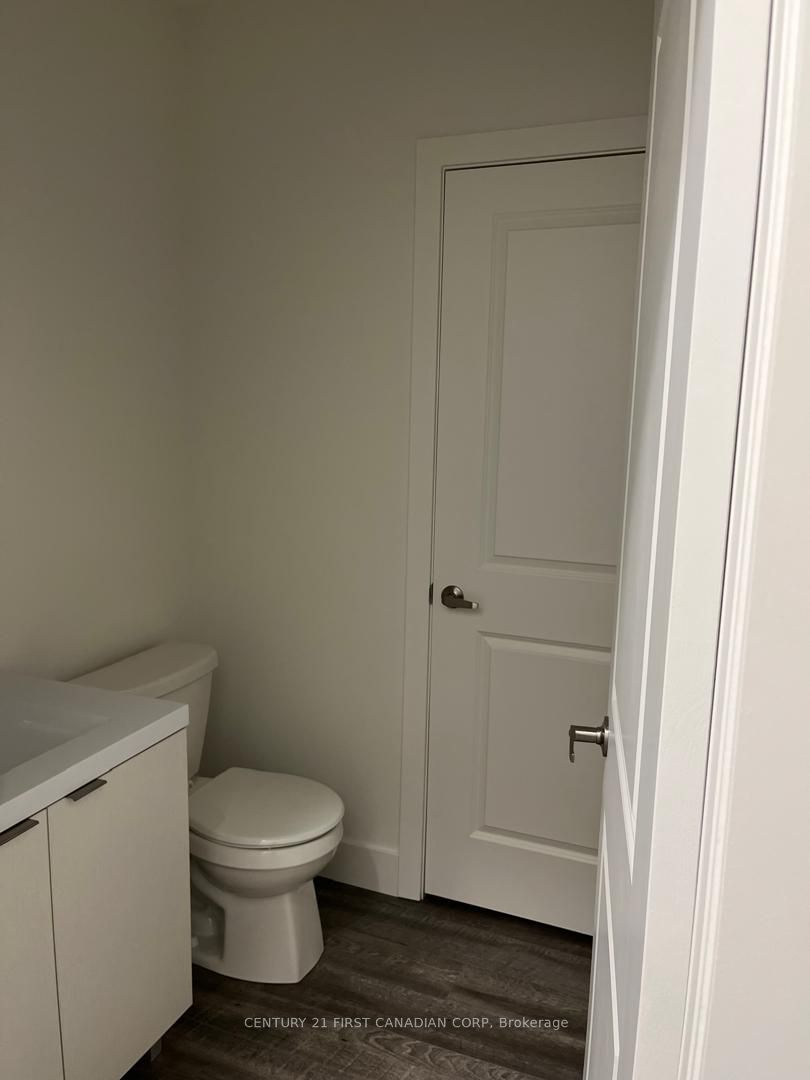 234 Edgevalley Road 93 Property Photo 15