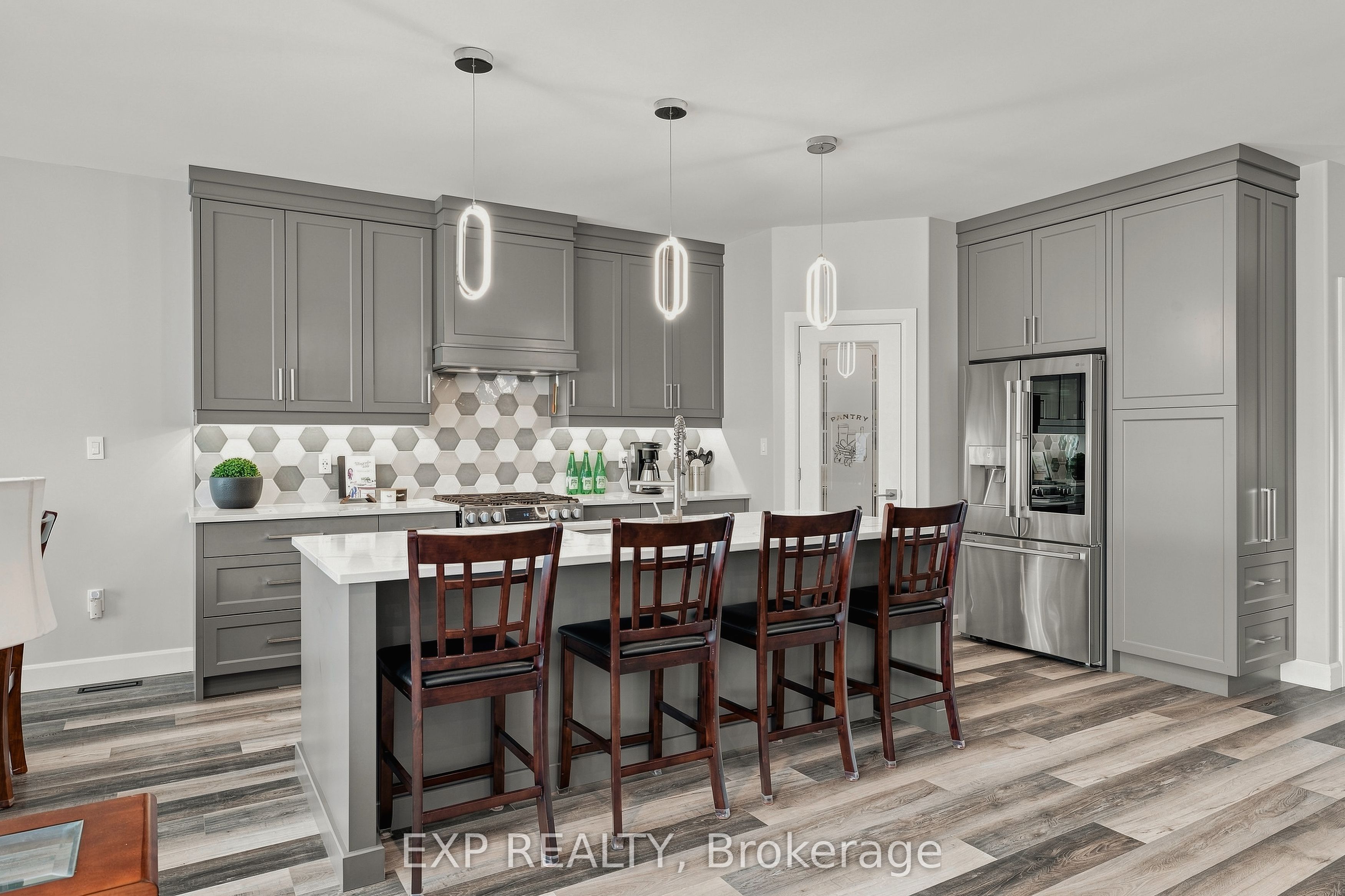 1070 Evans Street W Property Photo 6
