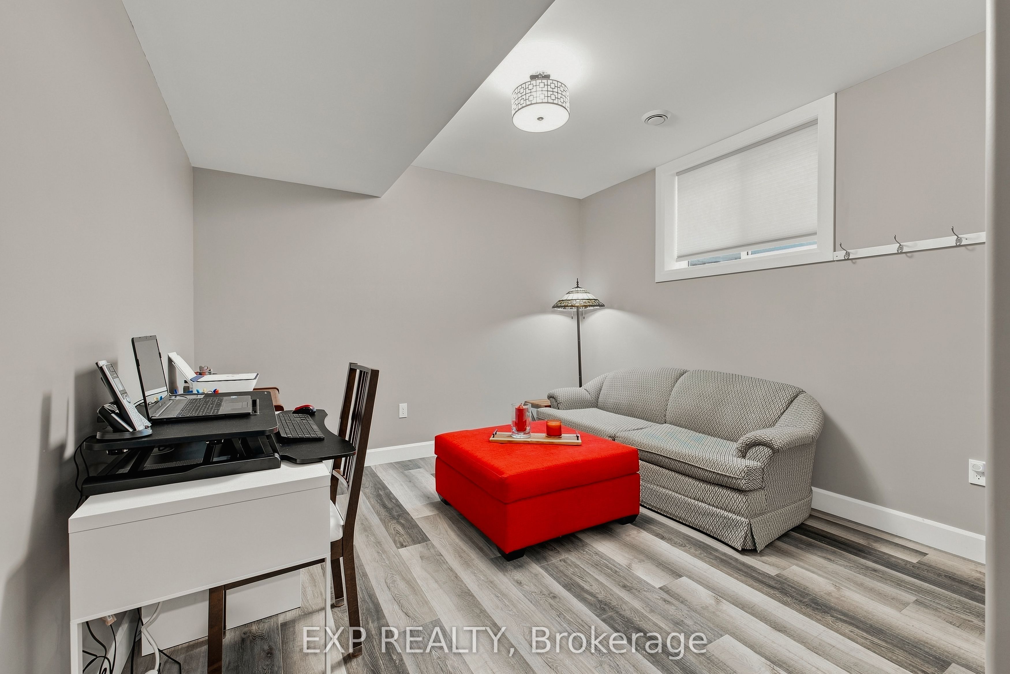 1070 Evans Street W Property Photo 33