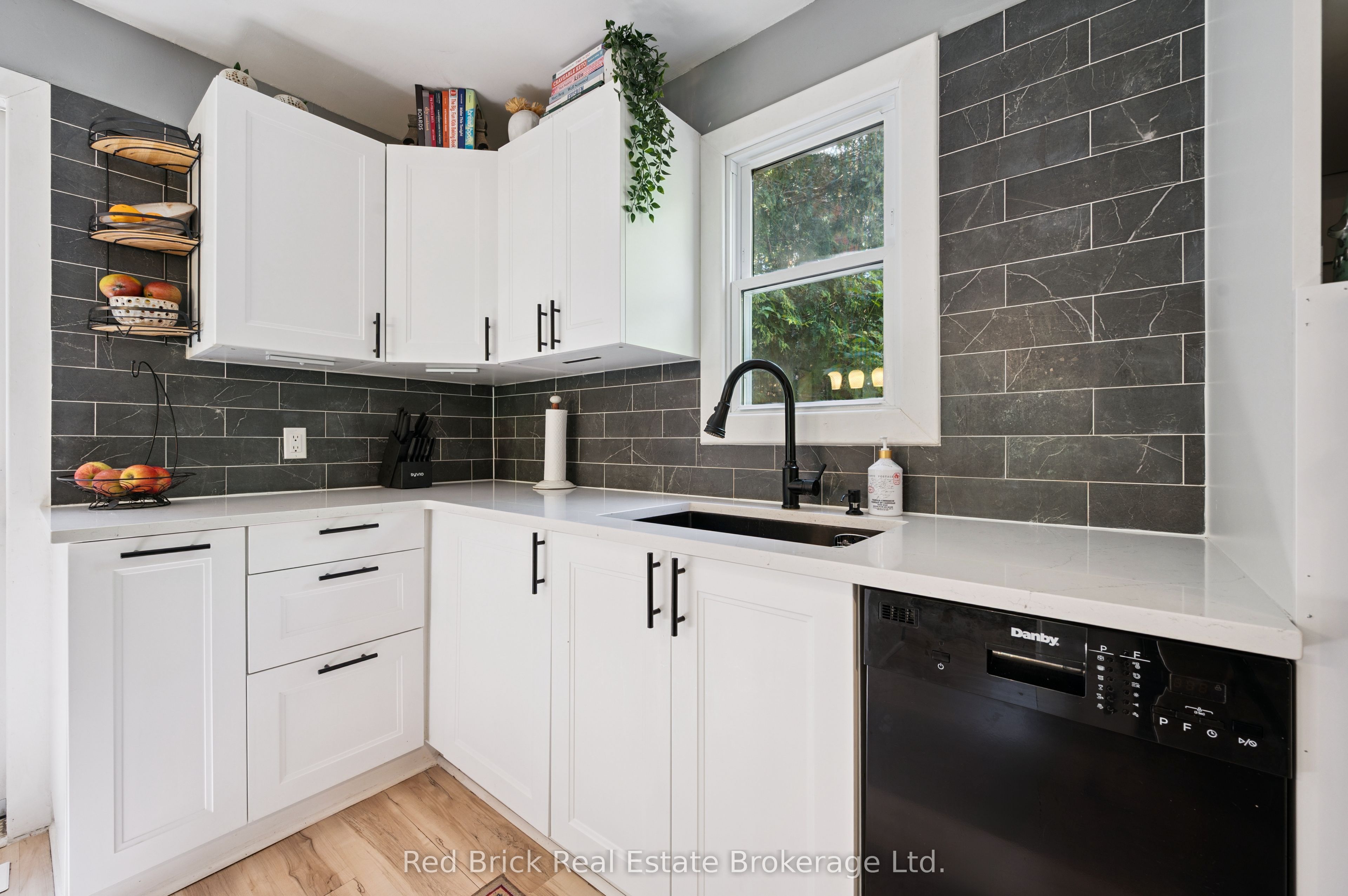 324 Waterloo Avenue Property Photo 12