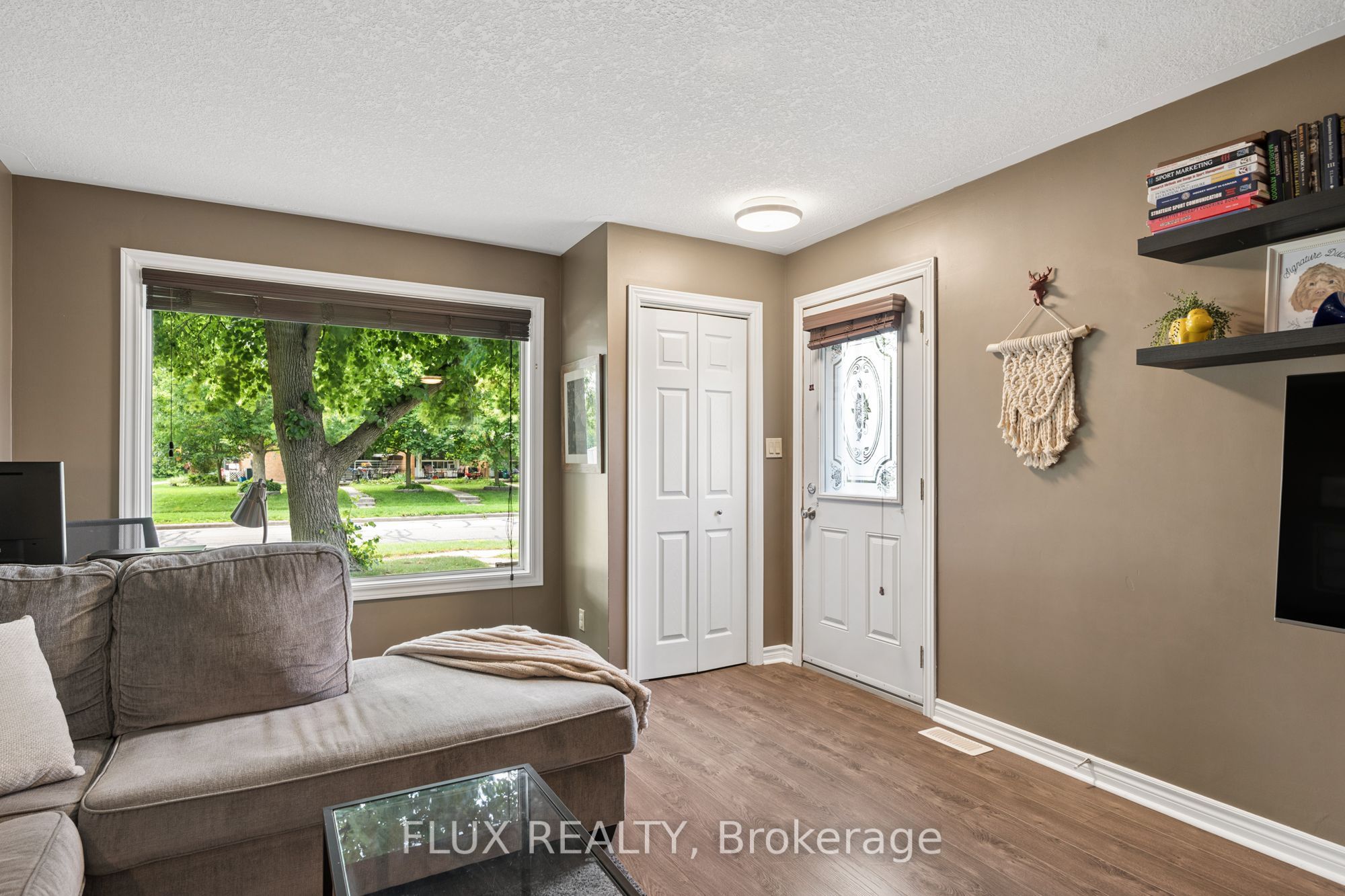 266 Dufferin Street 9 Property Photo 6