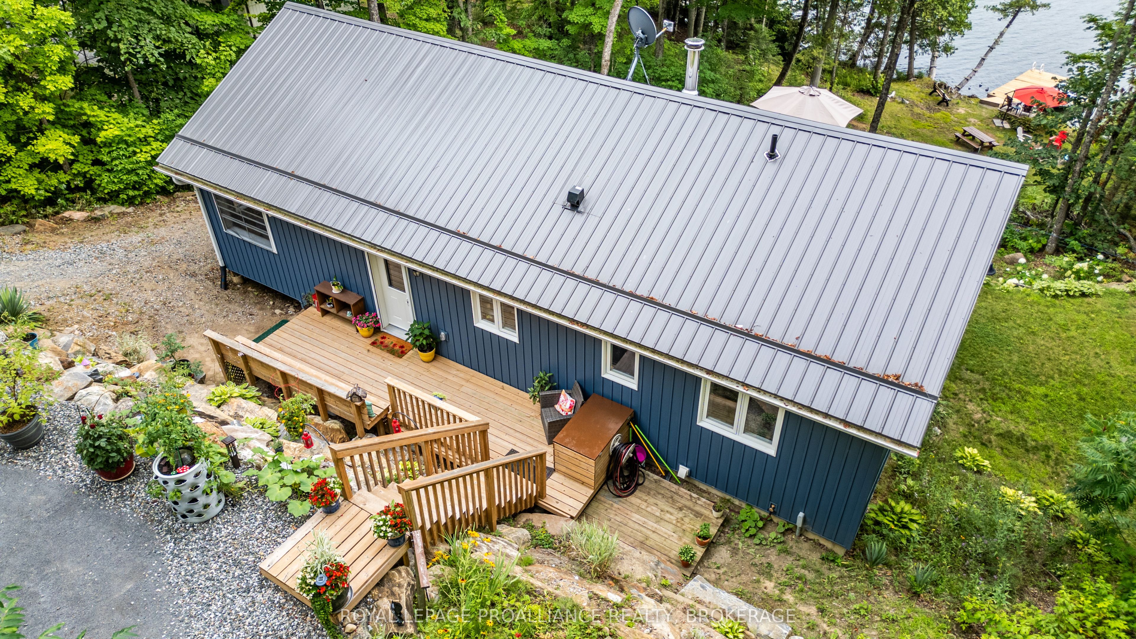 1099 Almost Lane Property Photo 3