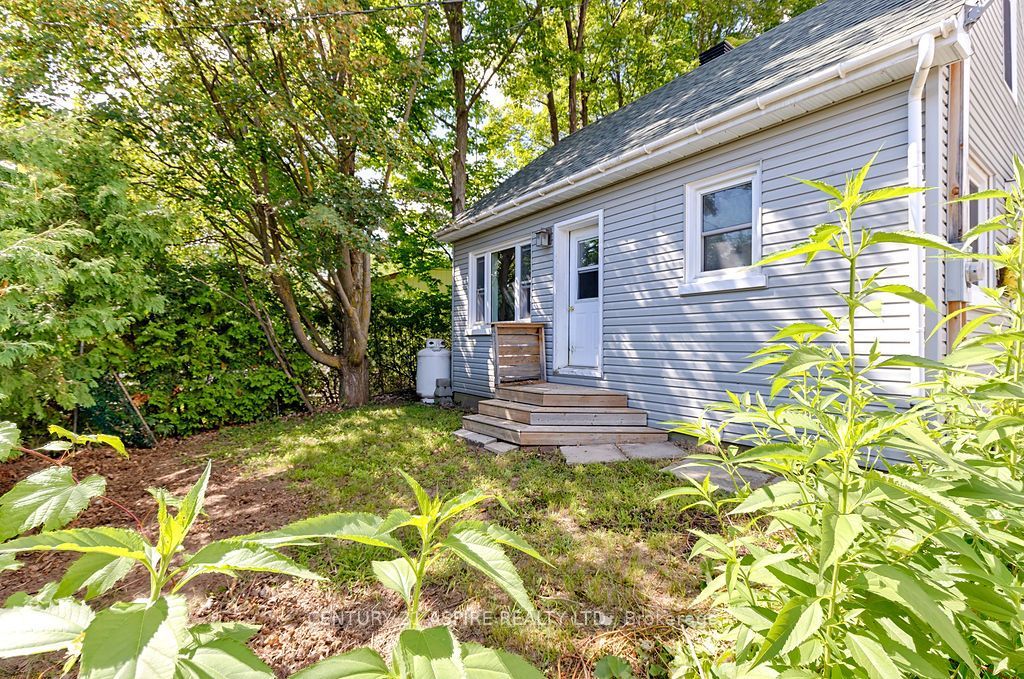 168 Bonnechere Street E Property Photo 4
