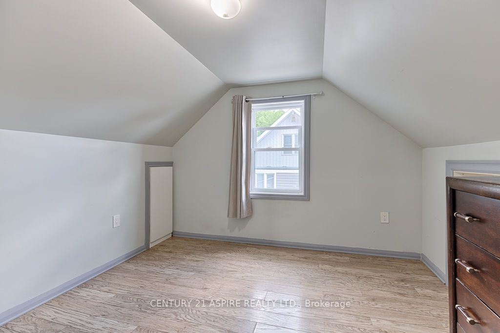 168 Bonnechere Street E Property Photo 21