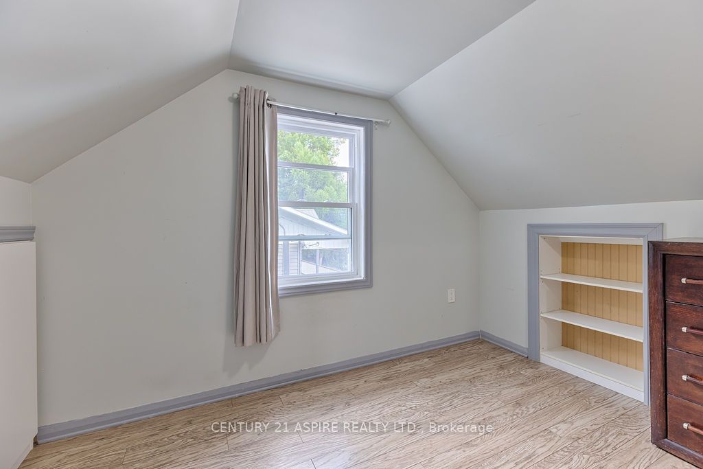 168 Bonnechere Street E Property Photo 22