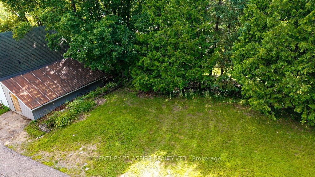 168 Bonnechere Street E Property Photo 28