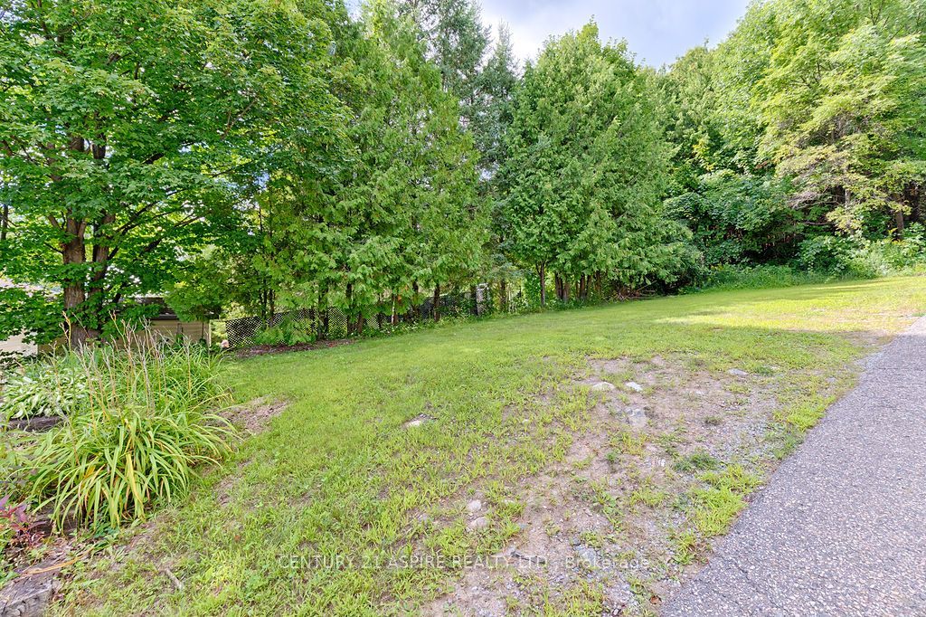 168 Bonnechere Street E Property Photo 29