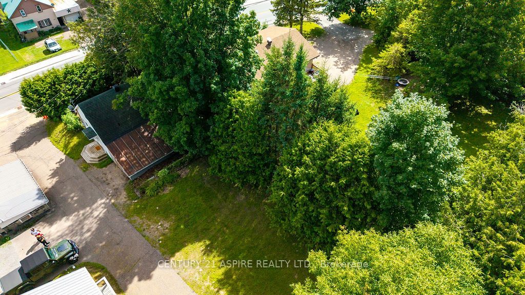 168 Bonnechere Street E Property Photo 31