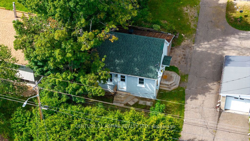 168 Bonnechere Street E Property Photo 33