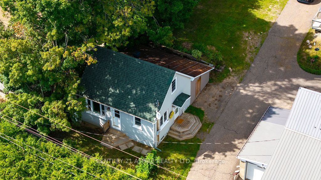 168 Bonnechere Street E Property Photo 34