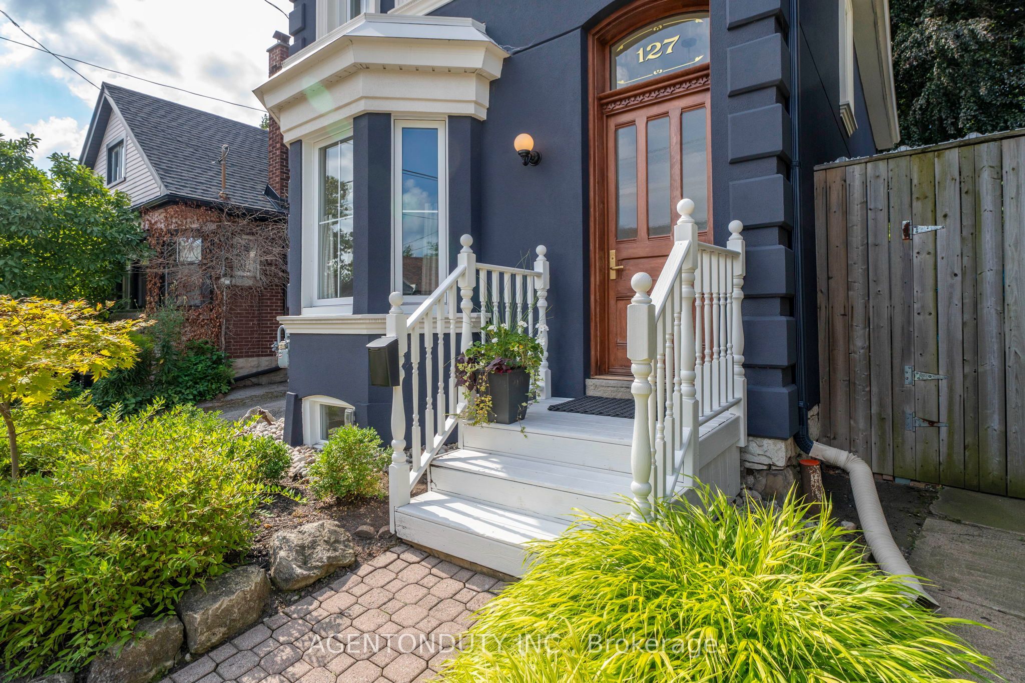 127 Peter Street Property Photo 4