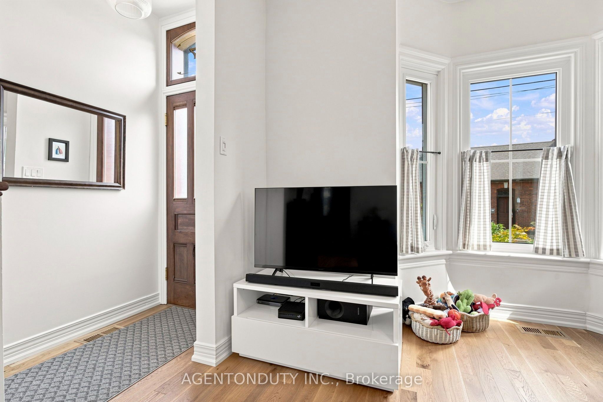127 Peter Street Property Photo 6