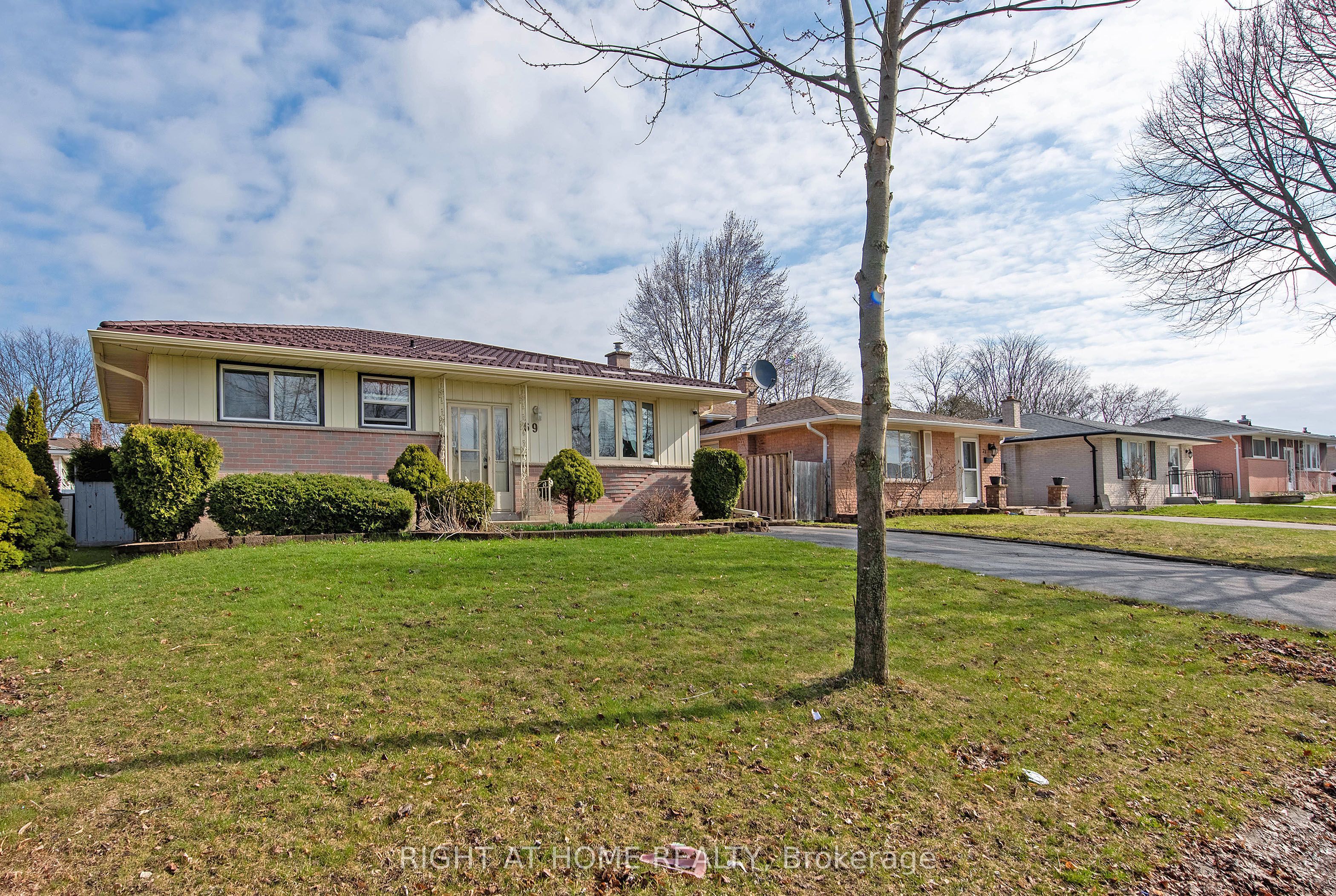 69 Alayne Crescent Property Photo 2