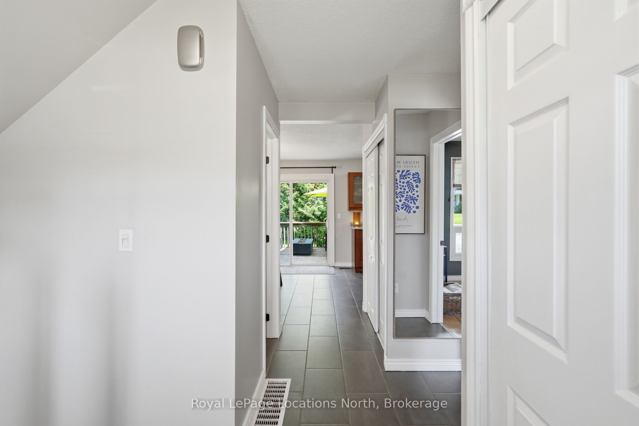 2595 6th Avenue W Property Photo 5