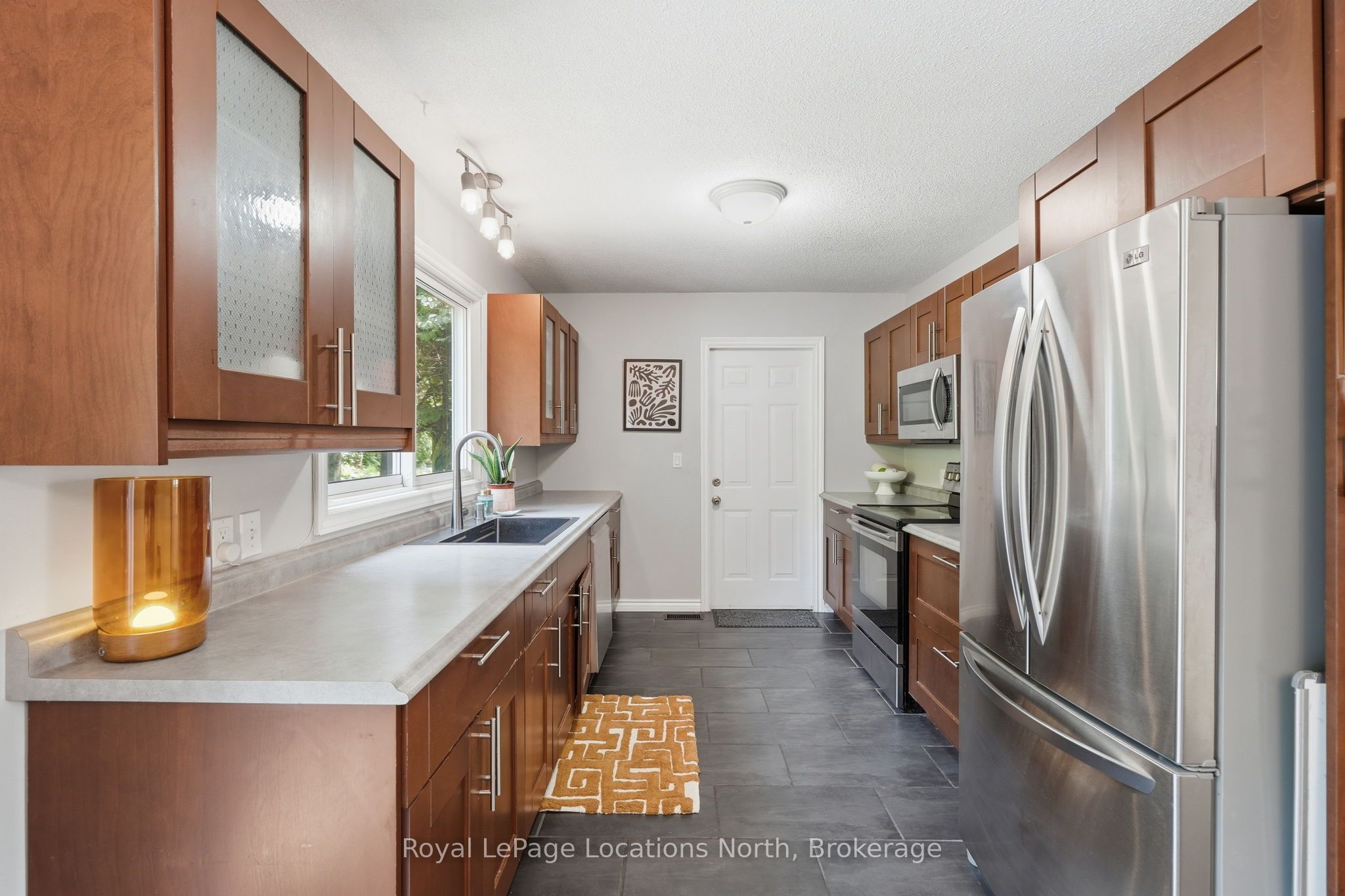 2595 6th Avenue W Property Photo 9