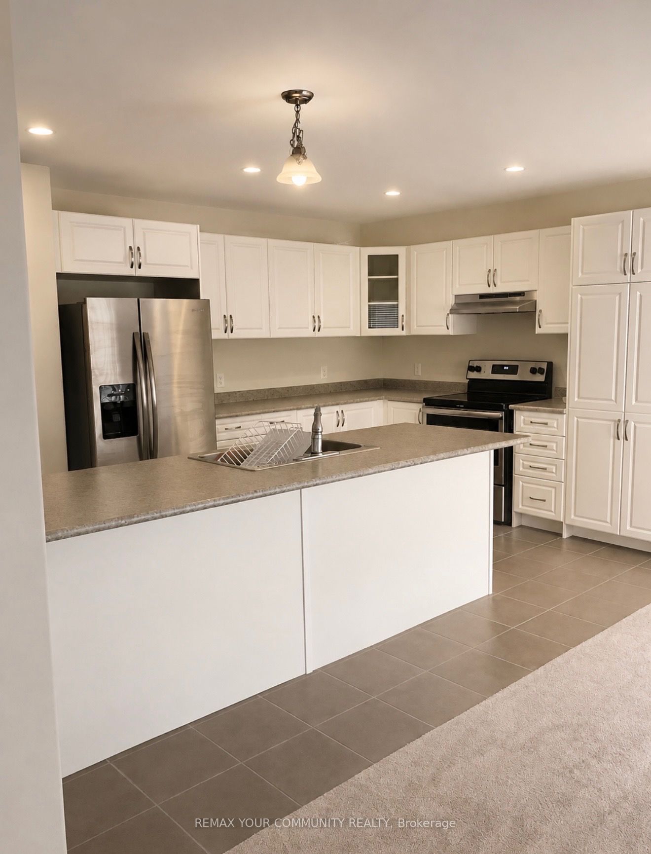 481 Grange Way Property Photo 3
