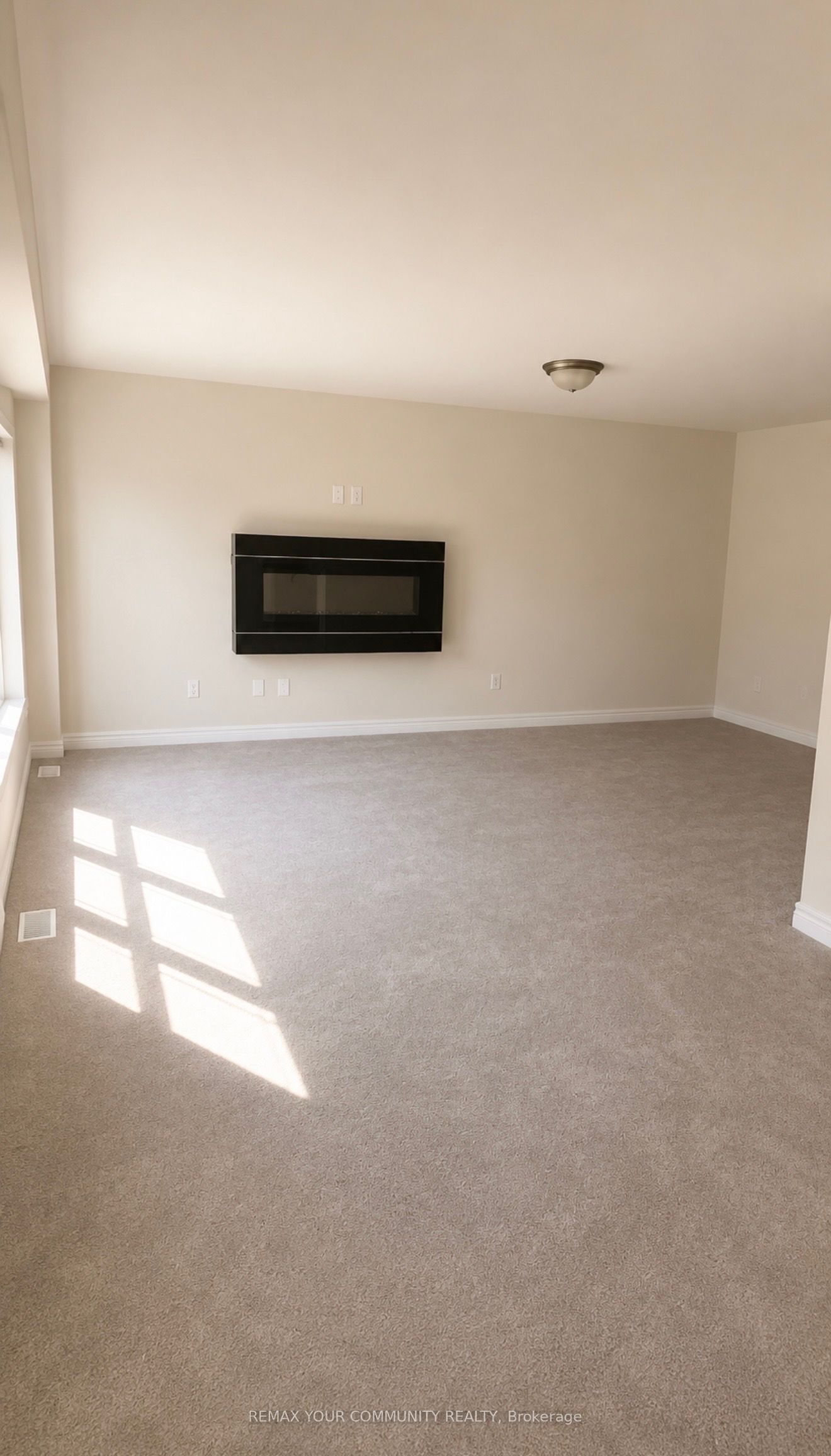481 Grange Way Property Photo 4