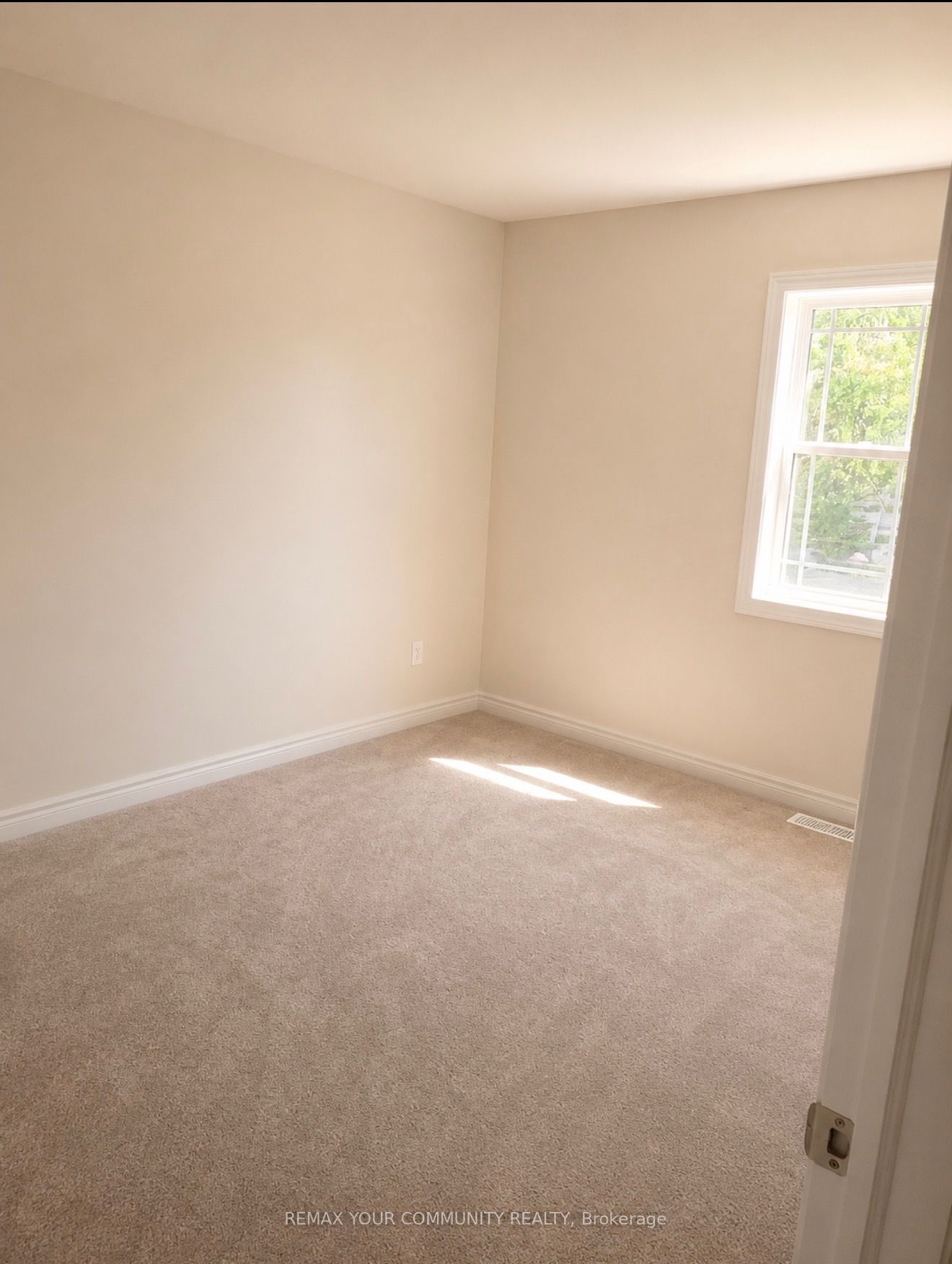 481 Grange Way Property Photo 5