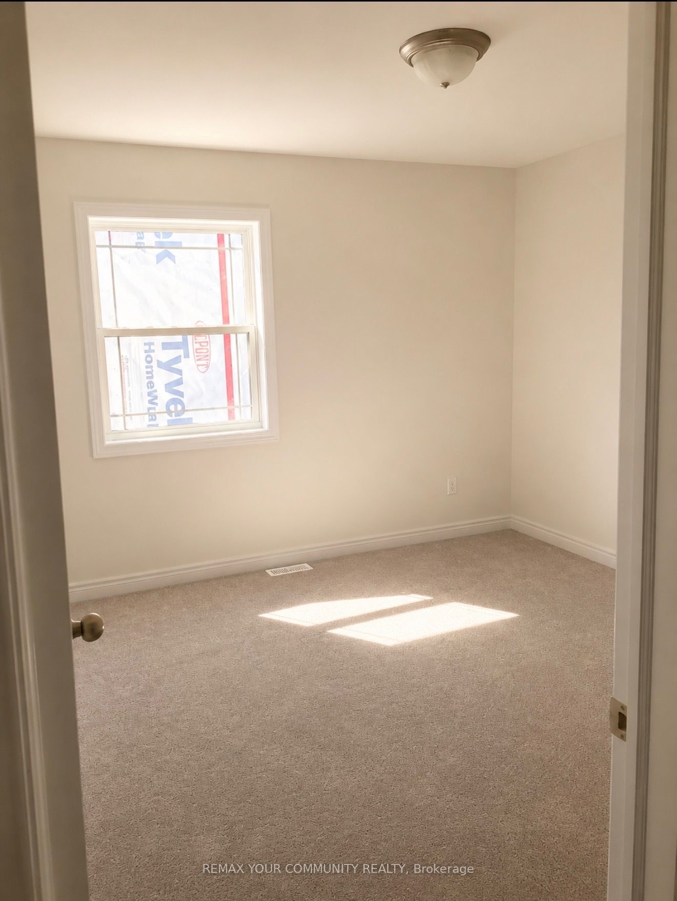 481 Grange Way Property Photo 6