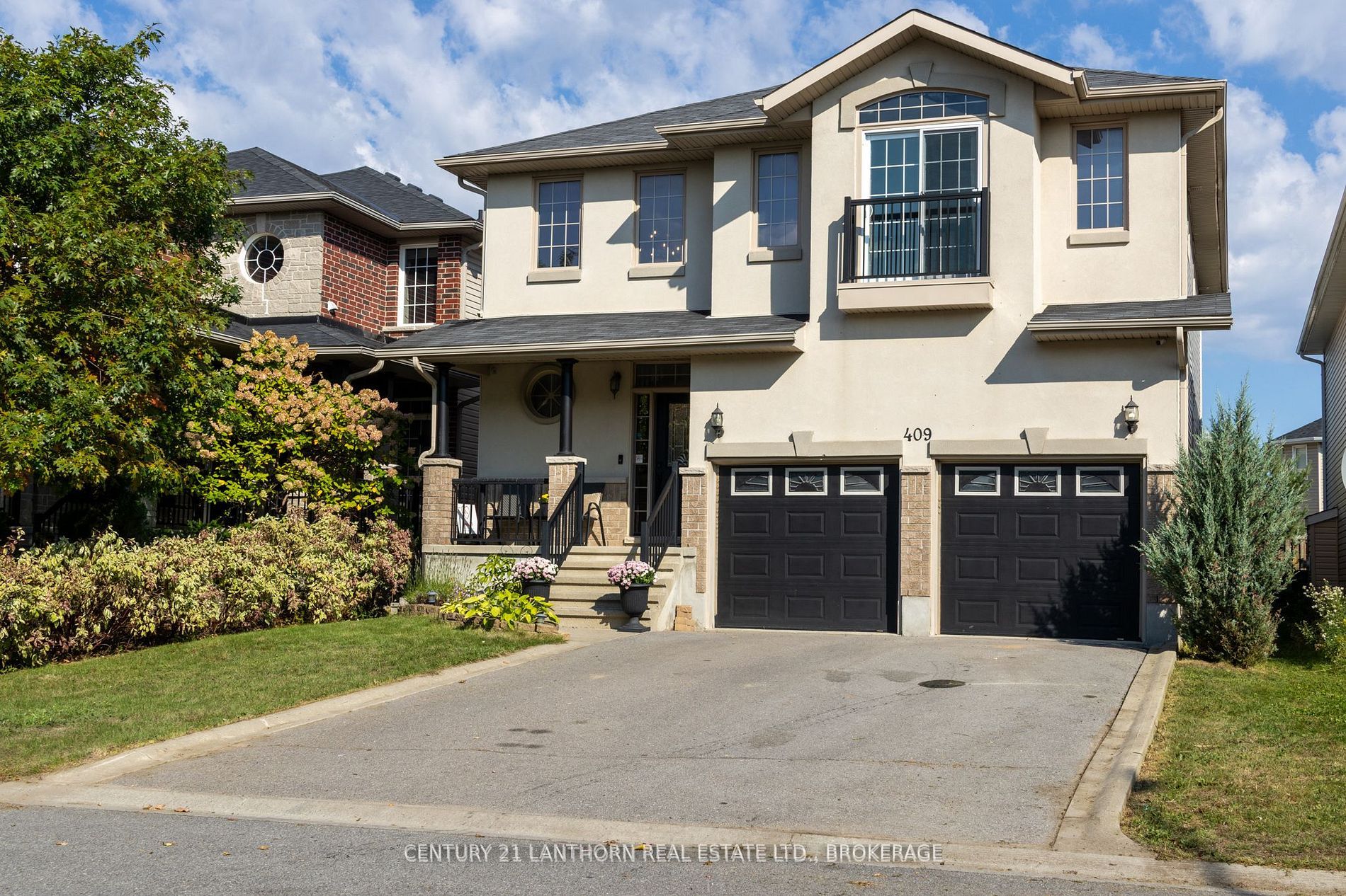 409 Cavendish Crescent Property Photo 3