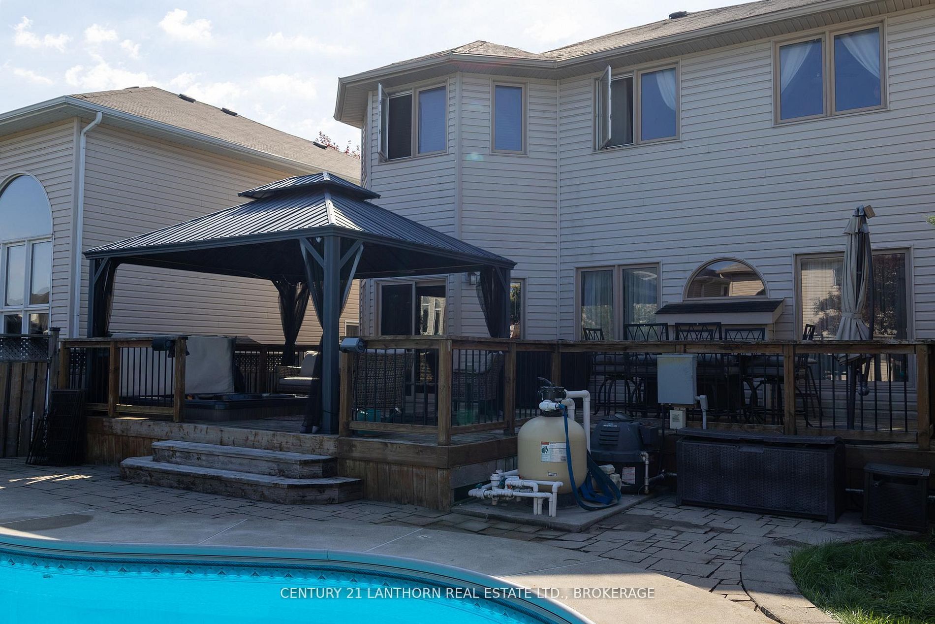 409 Cavendish Crescent Property Photo 13