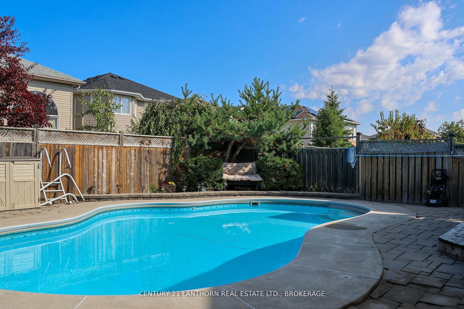 409 Cavendish Crescent Property Photo 14