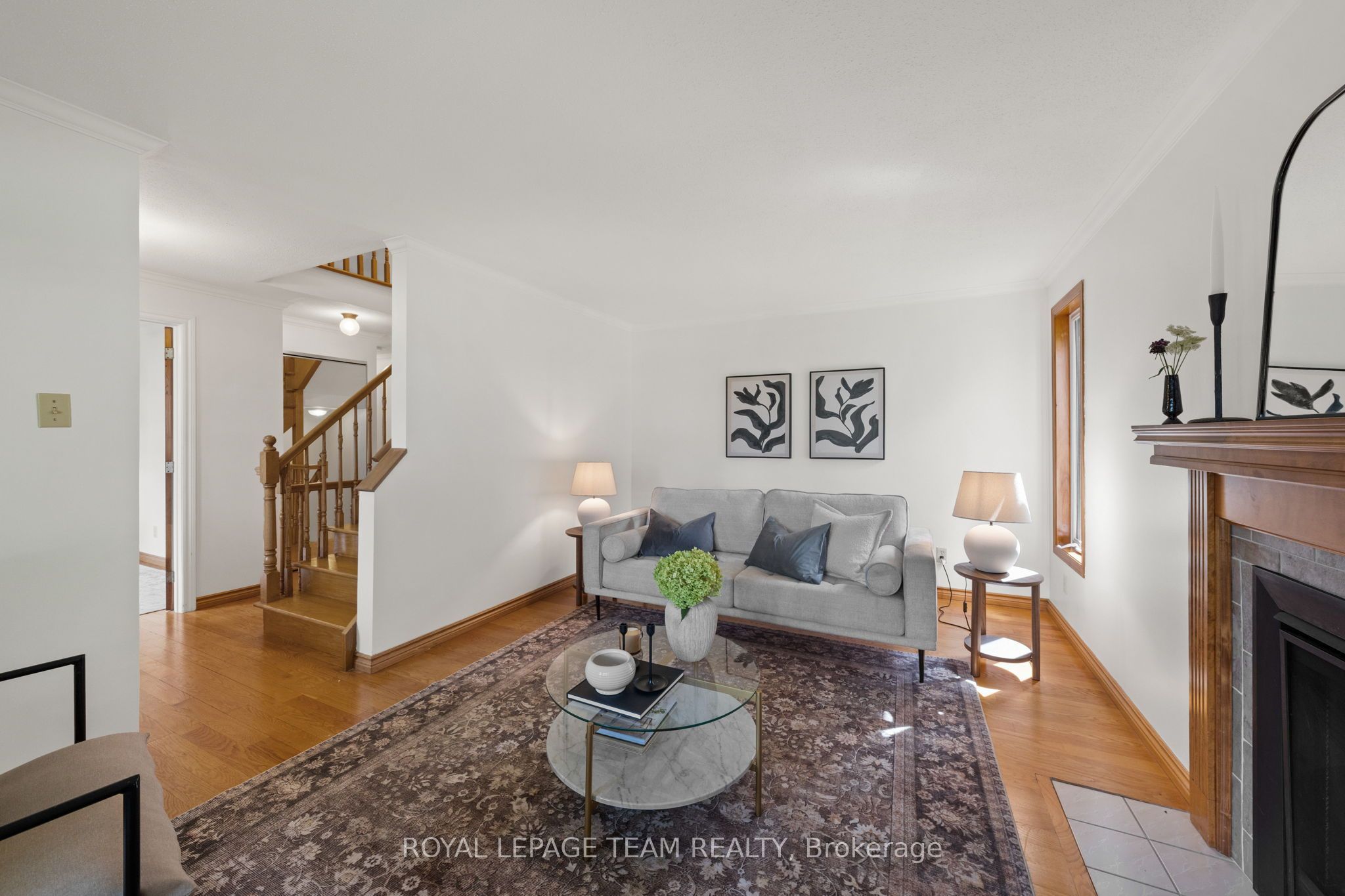 240 Hoylake Crescent Property Photo 6