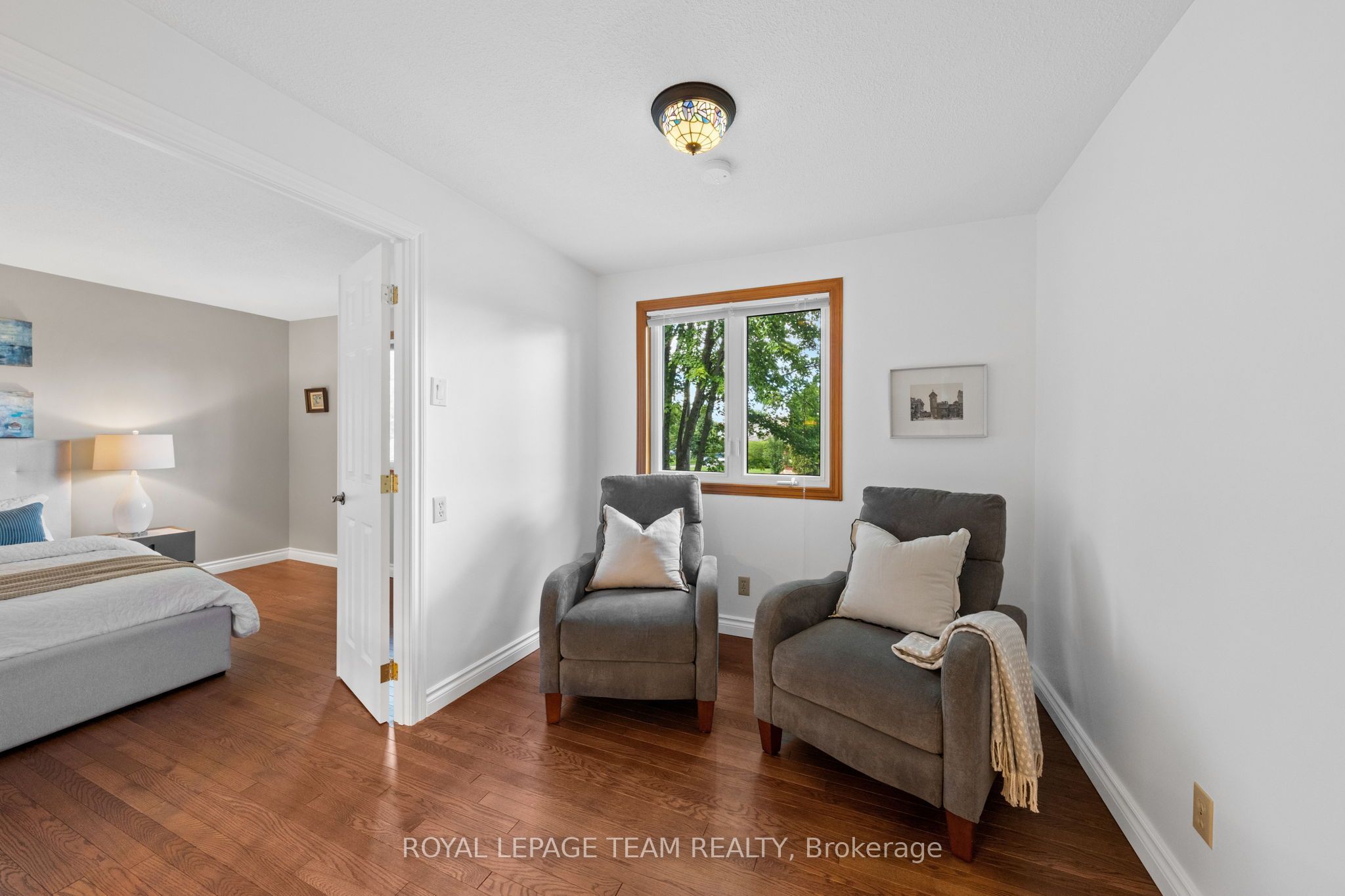 240 Hoylake Crescent Property Photo 19