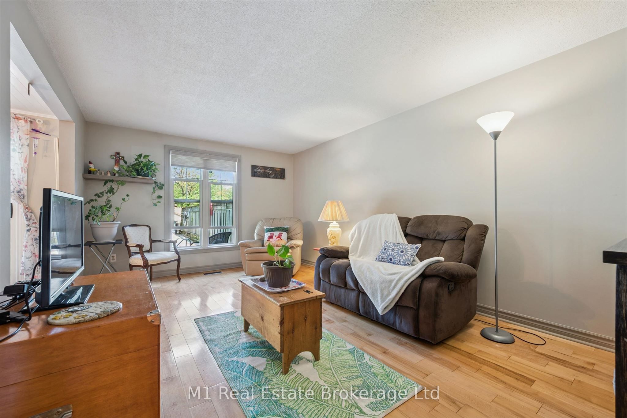 567 Willow Road Property Photo 9