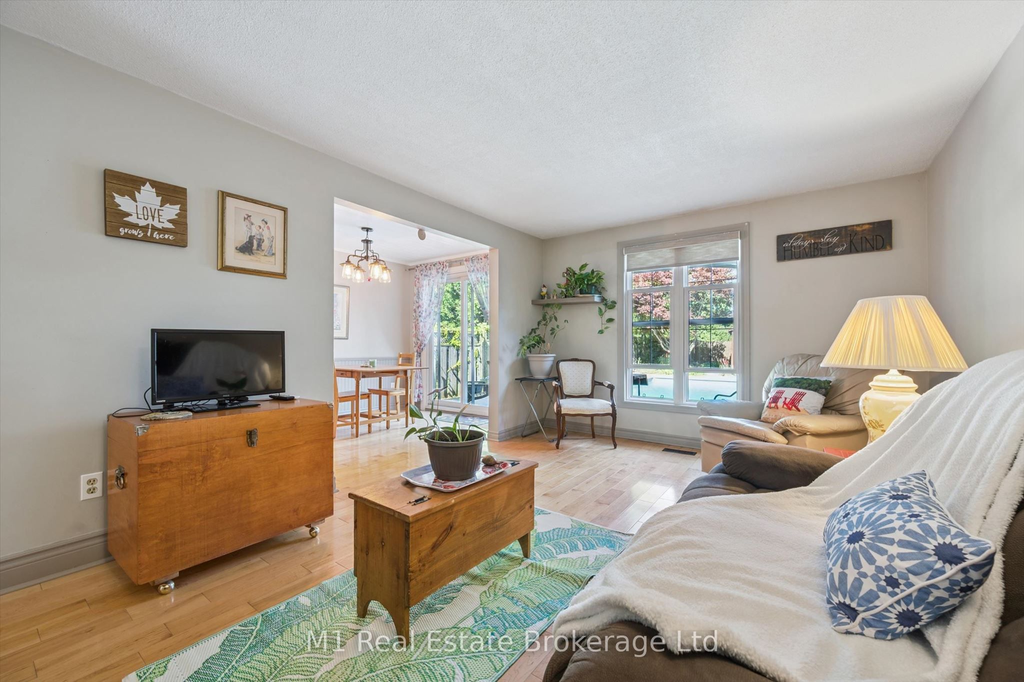 567 Willow Road Property Photo 10
