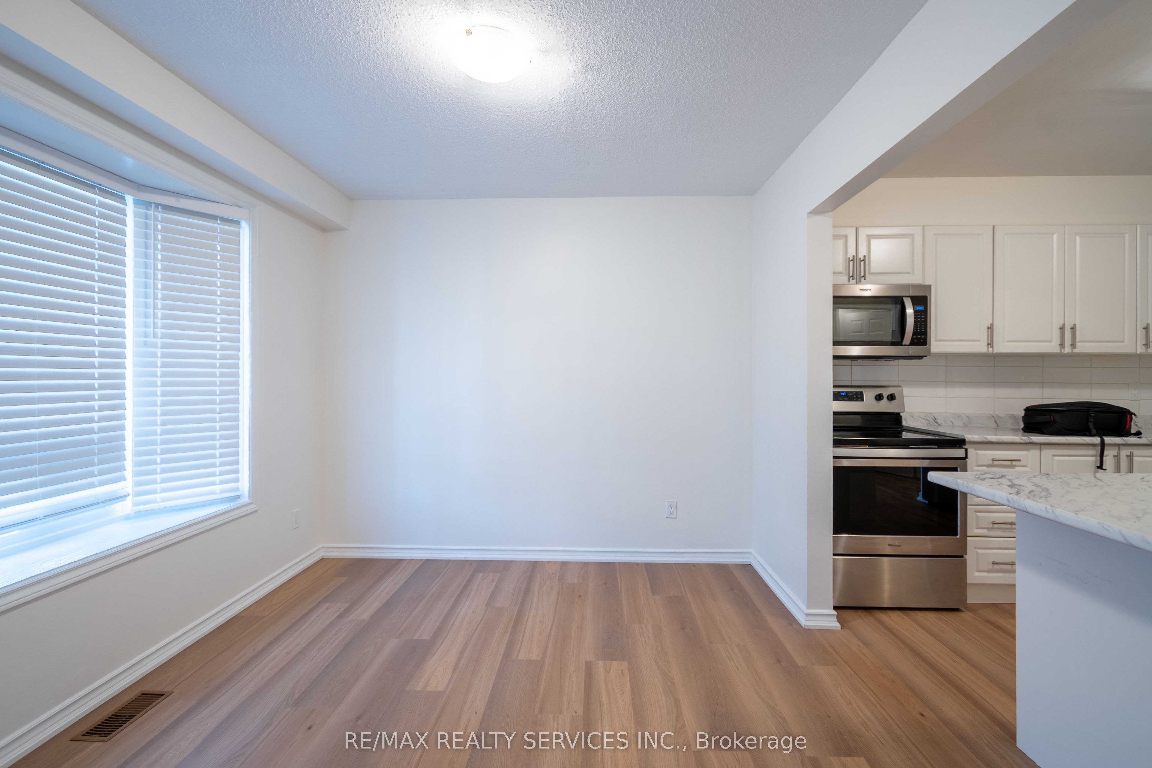 100 Brownleigh Avenue 176 Property Photo 6