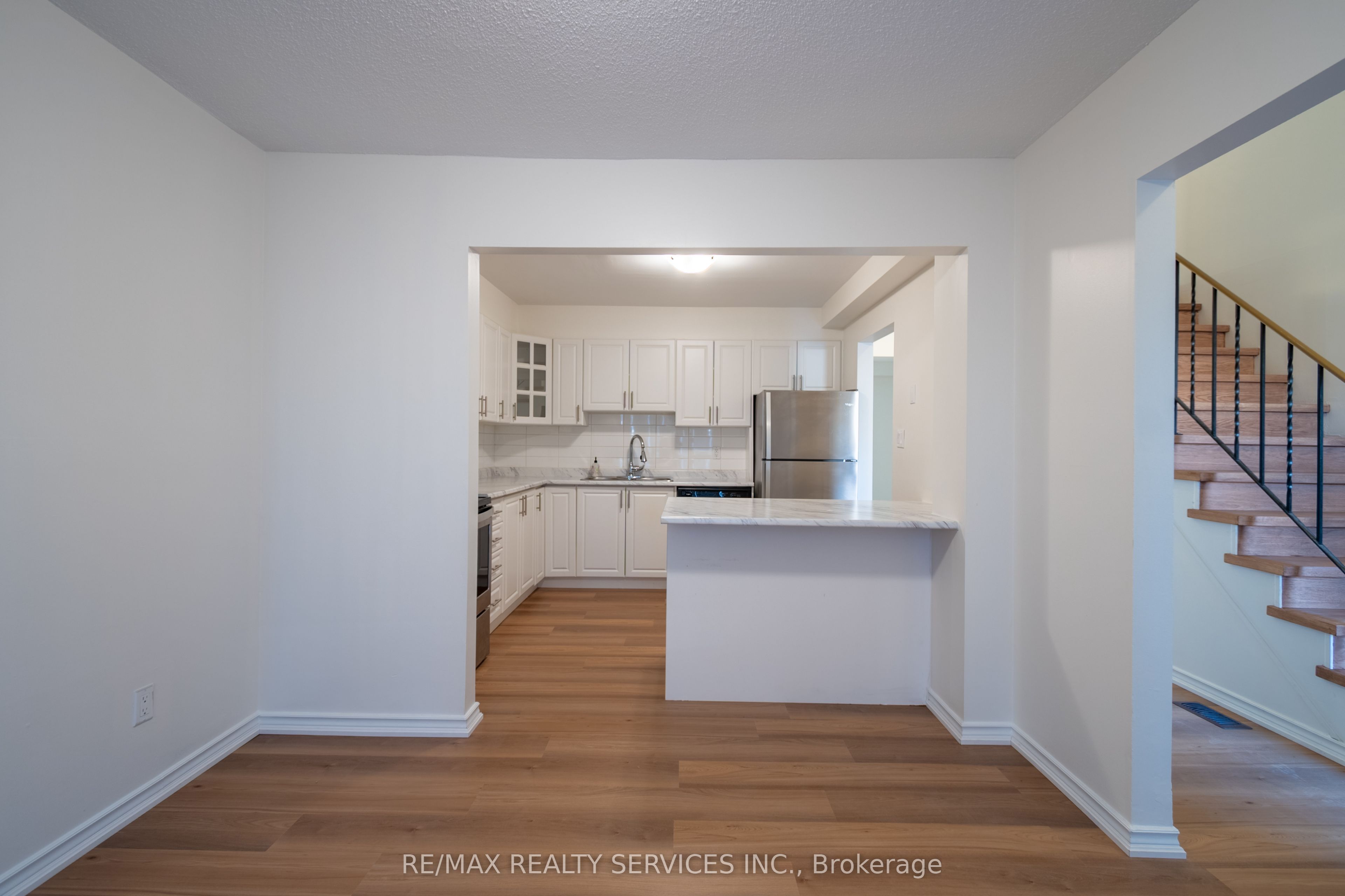 100 Brownleigh Avenue 176 Property Photo 7