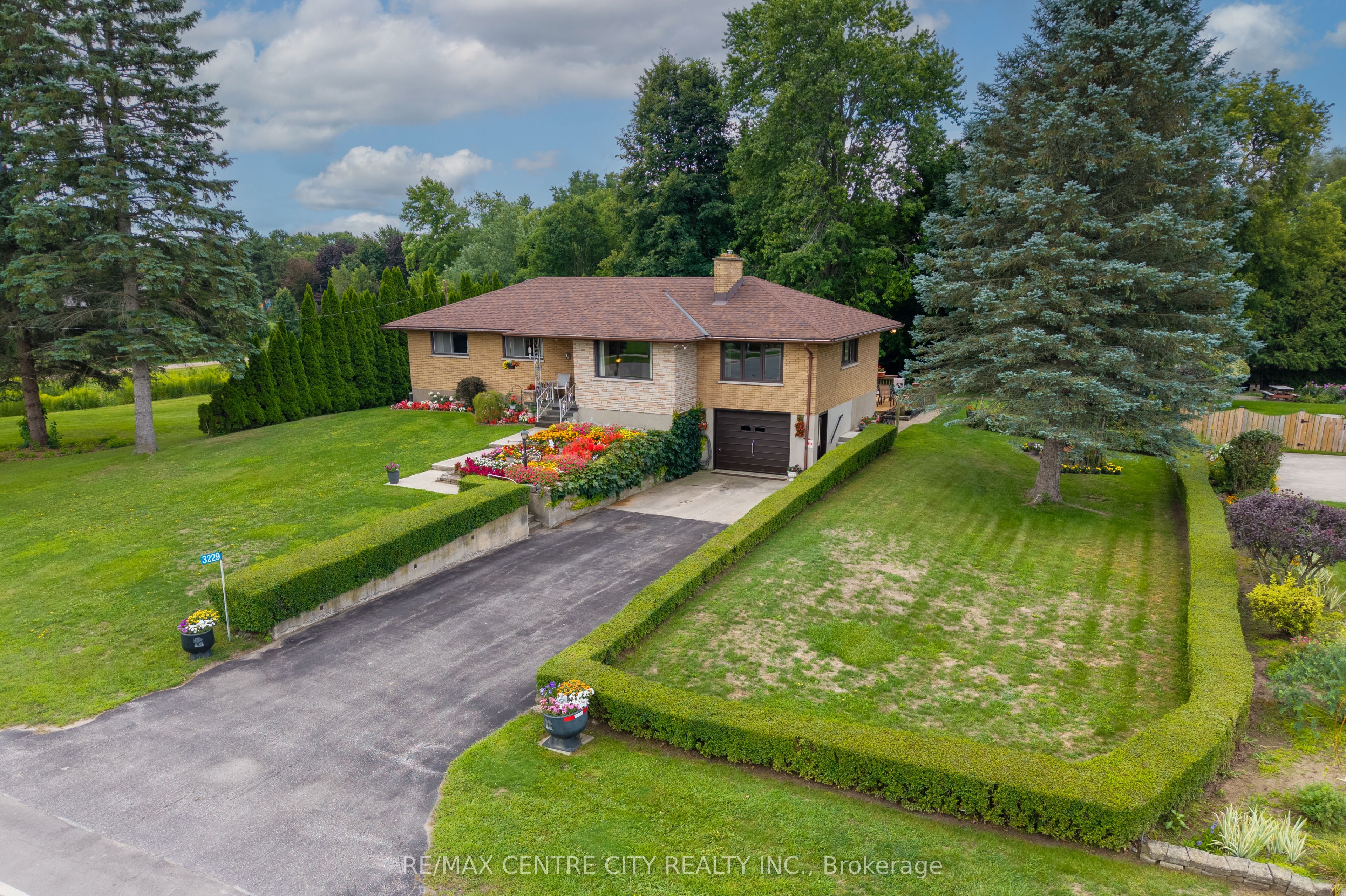 3229 Napperton Drive Property Photo 1