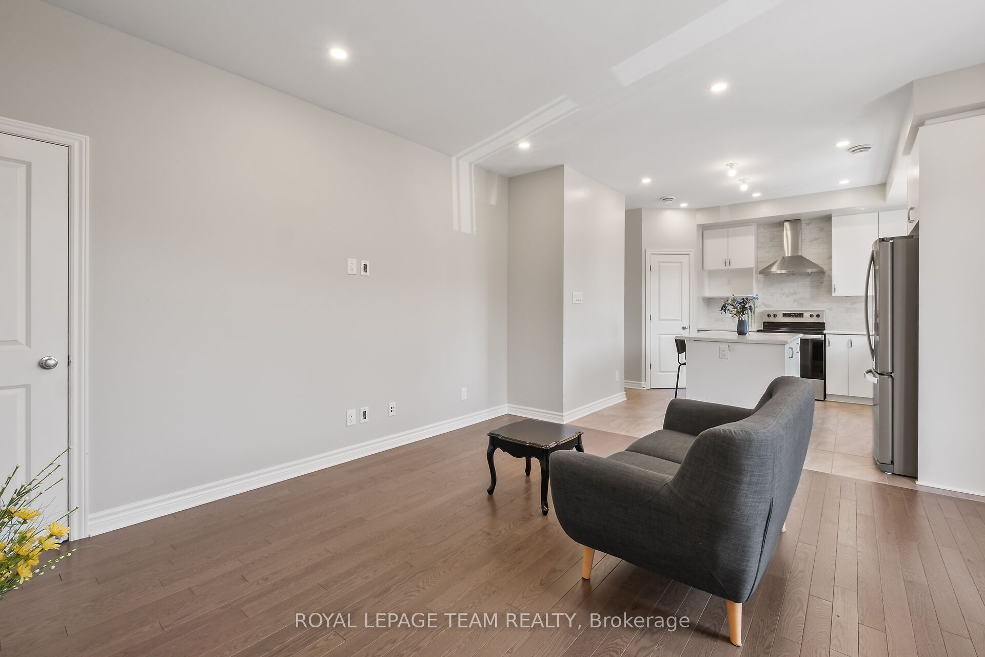 725 Dearborn Private F Property Photo 6