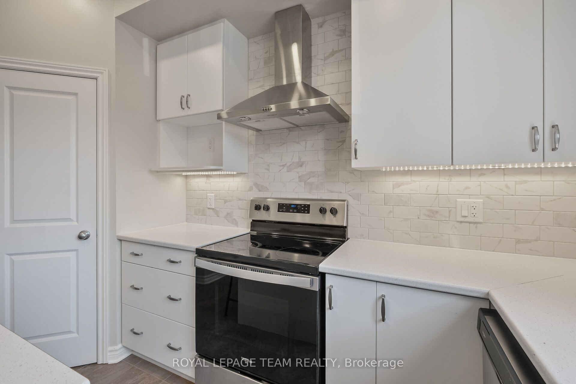 725 Dearborn Private F Property Photo 11