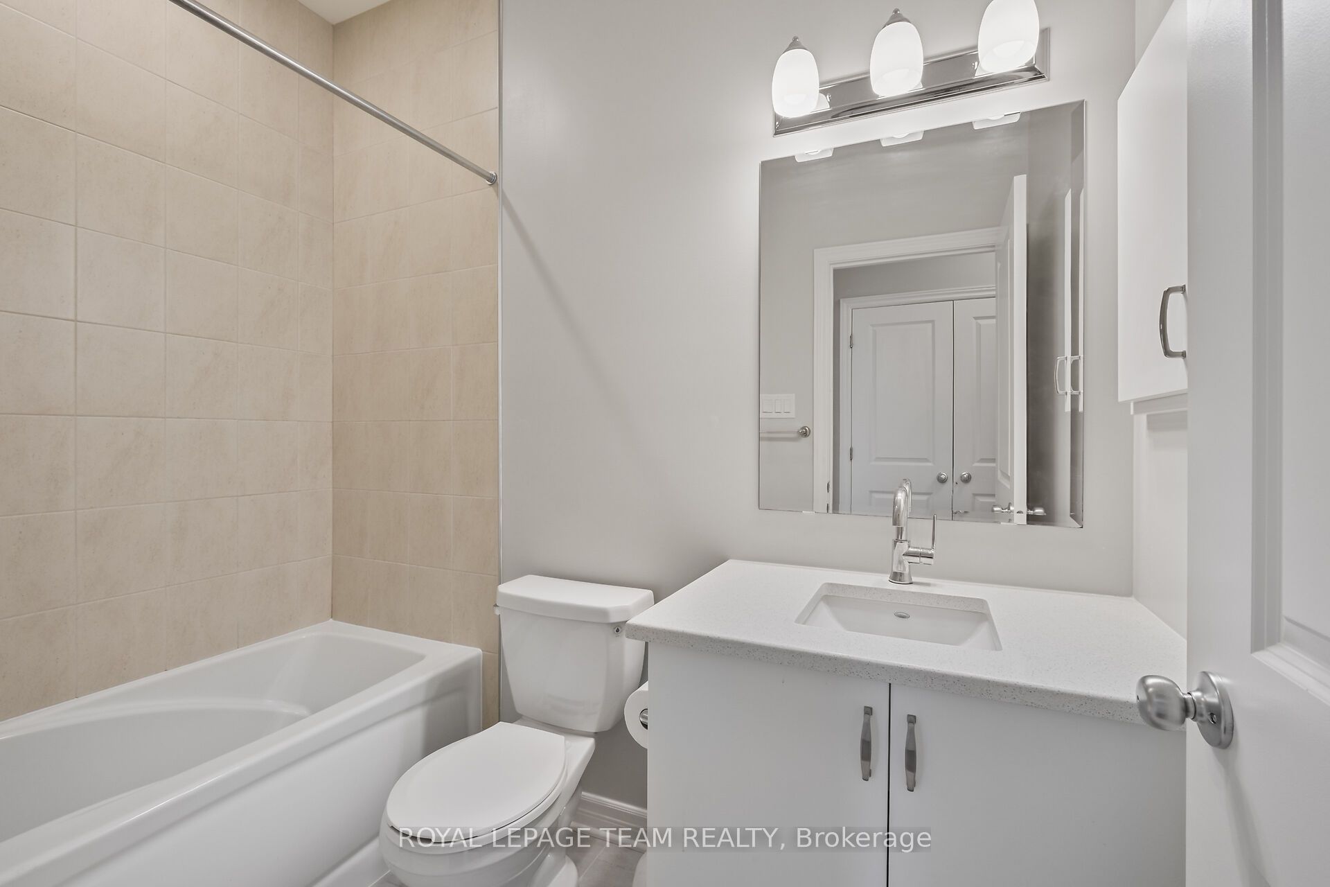 725 Dearborn Private F Property Photo 15