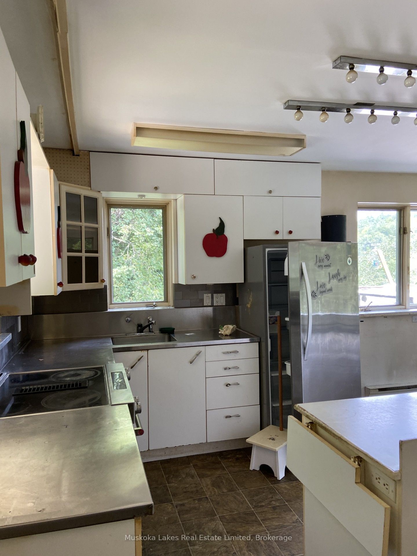 21 Ferndale Road Property Photo 7