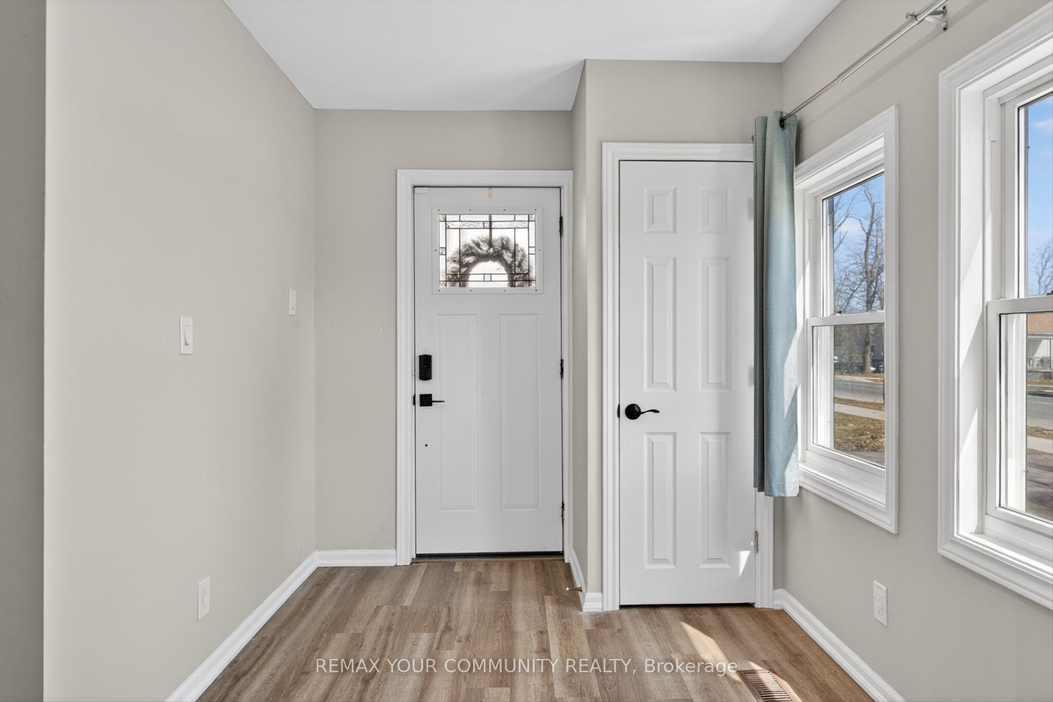 426 Wolsely Street Property Photo 3