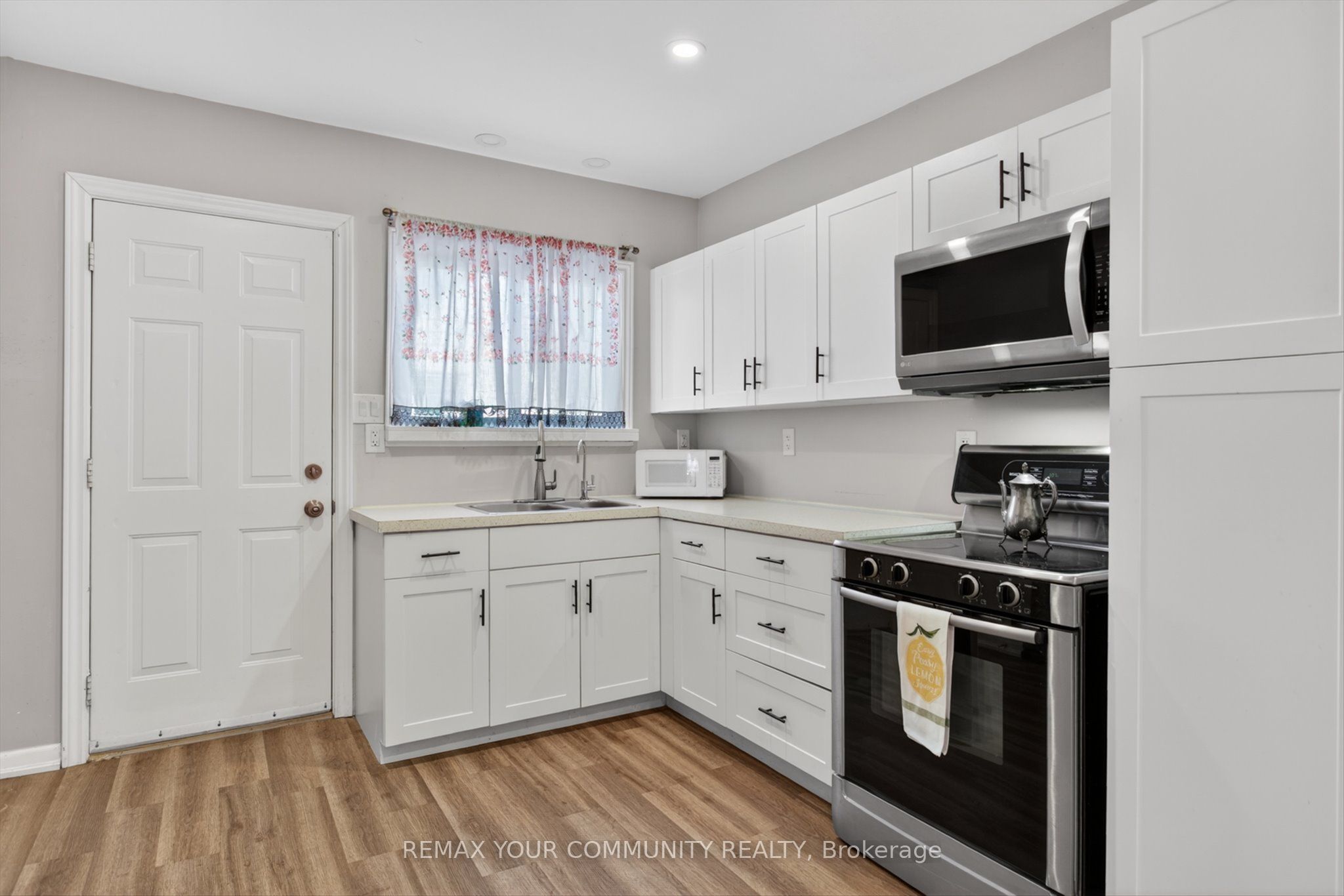 426 Wolsely Street Property Photo 9